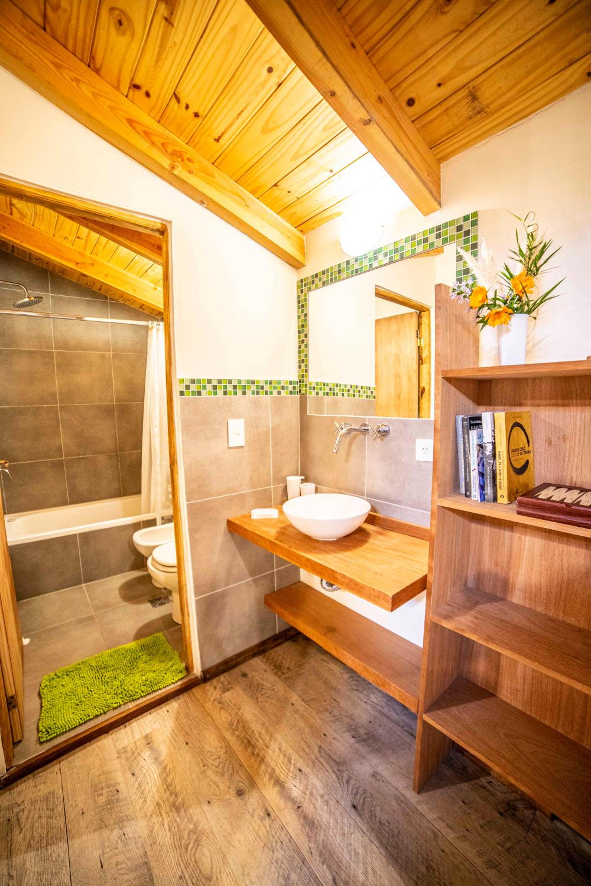 Casa en entorno de bosque, cerca de playas y cerros