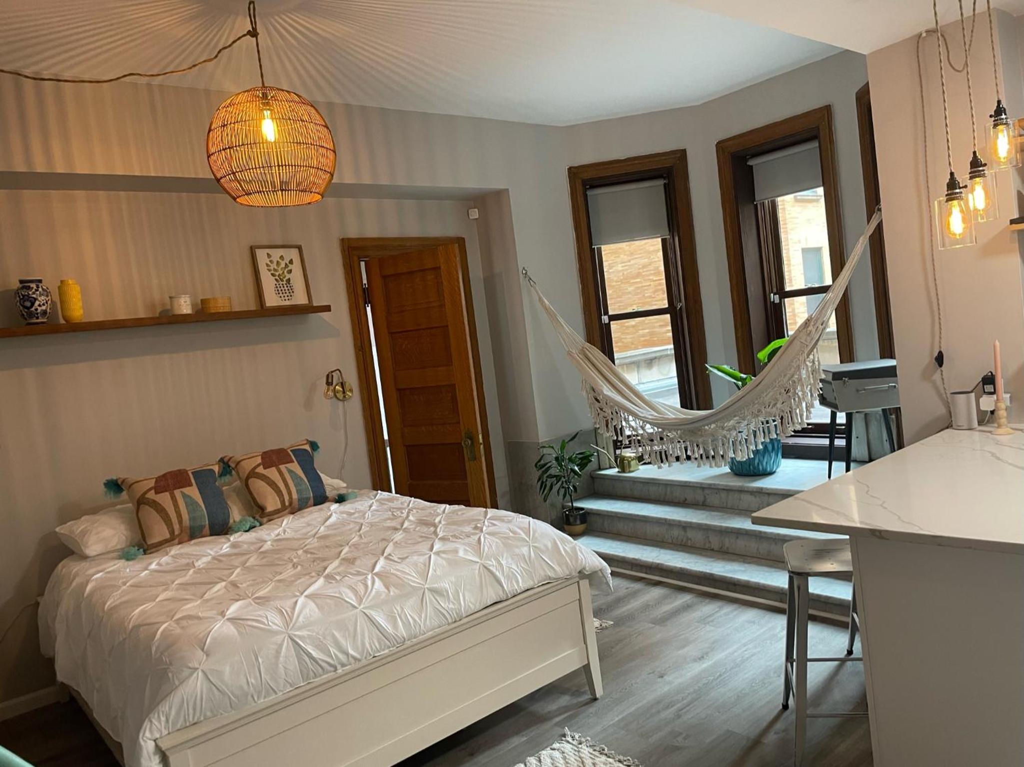 Boho Chic City Studio: Lakeview, Chicago view 4