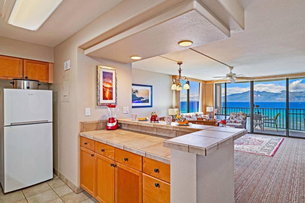 Best AC Beachfront Condo with Sandy beach, snorkel, Whale Watching view 4