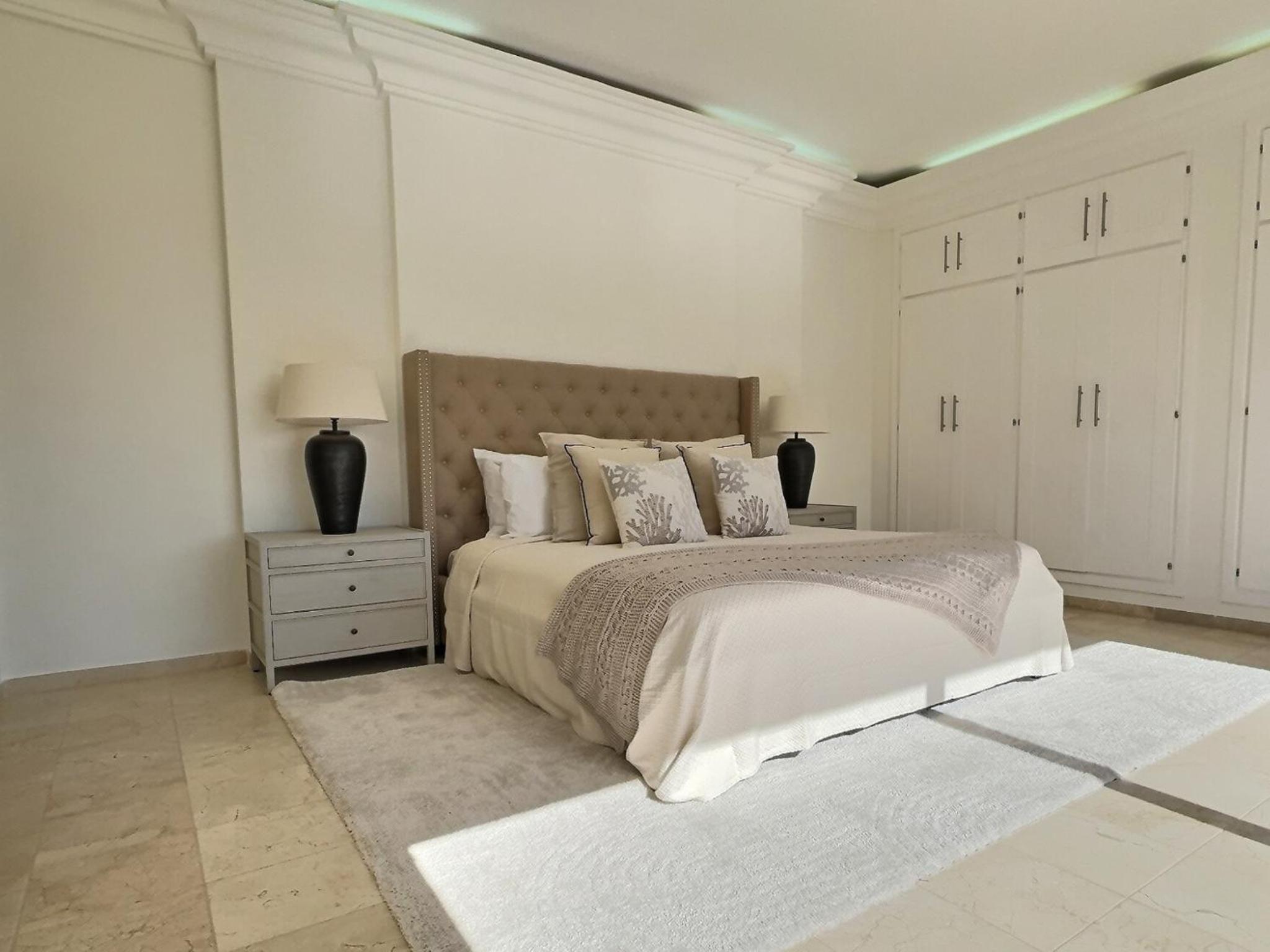 Fabulous 8-bedroom Andalucian family Villa with panoramic vistas of La Concha Marbella