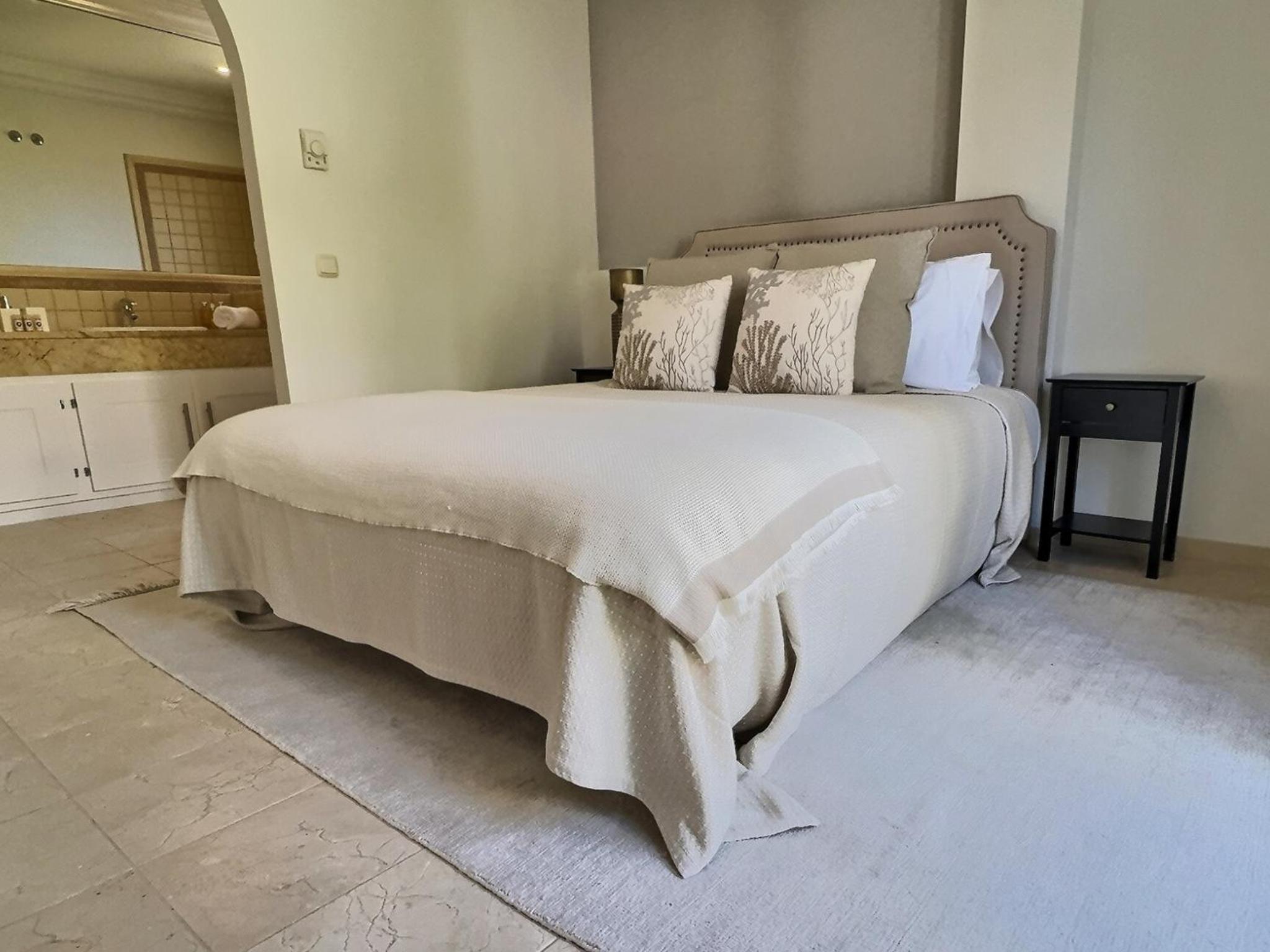 Fabulous 8-bedroom Andalucian family Villa with panoramic vistas of La Concha Marbella