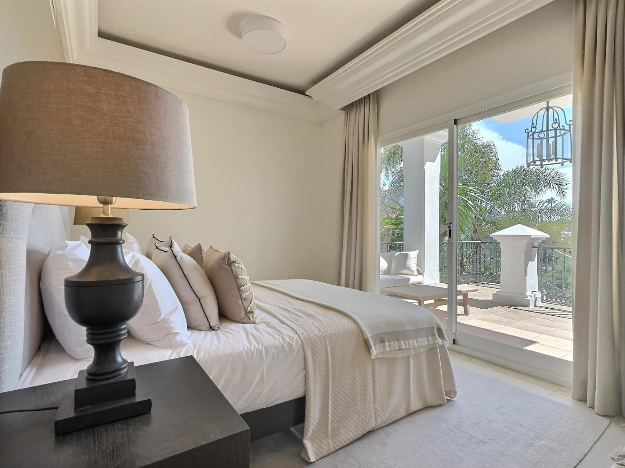 Fabulous 8-bedroom Andalucian family Villa with panoramic vistas of La Concha Marbella