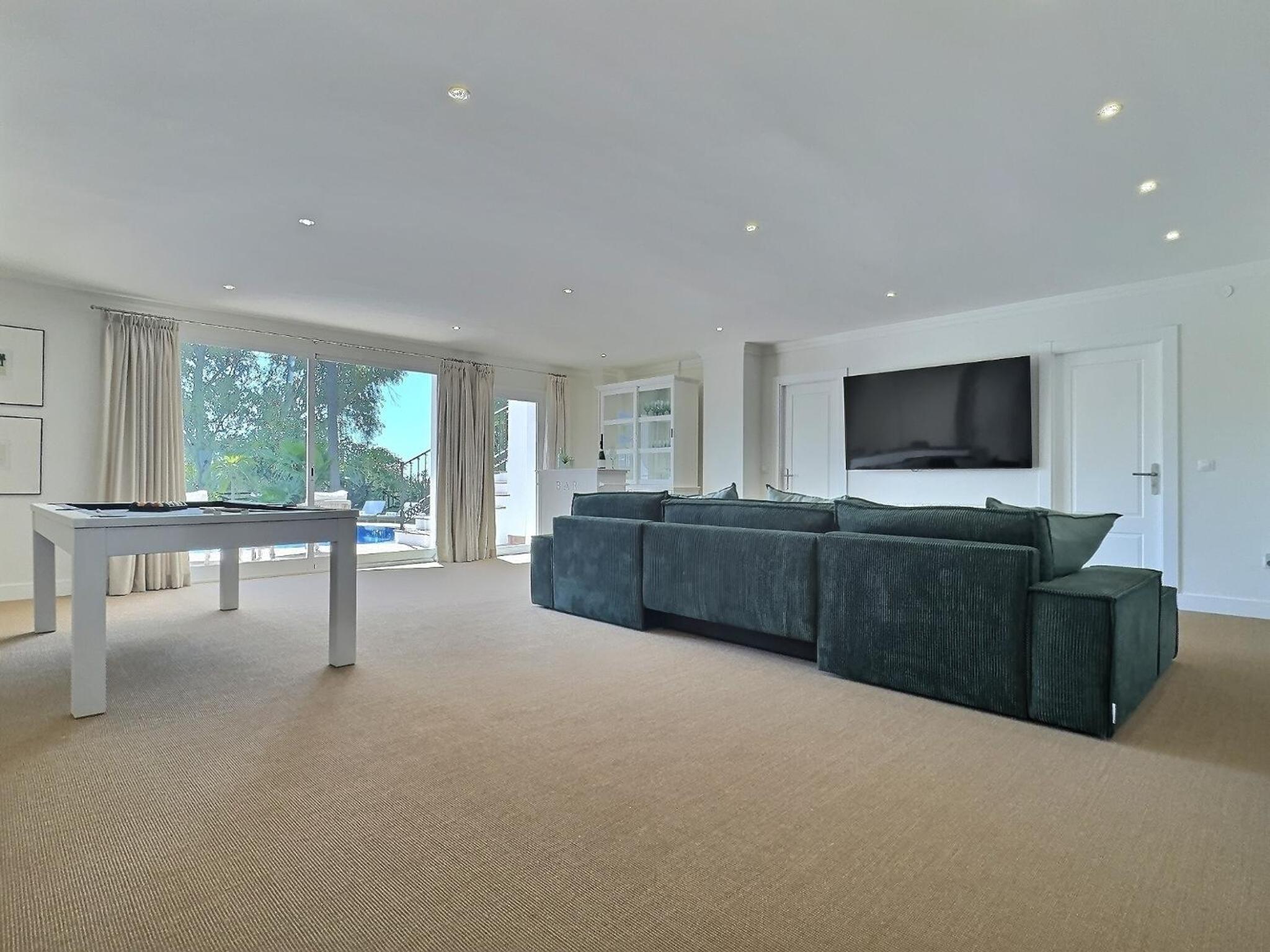 Fabulous 8-bedroom Andalucian family Villa with panoramic vistas of La Concha Marbella