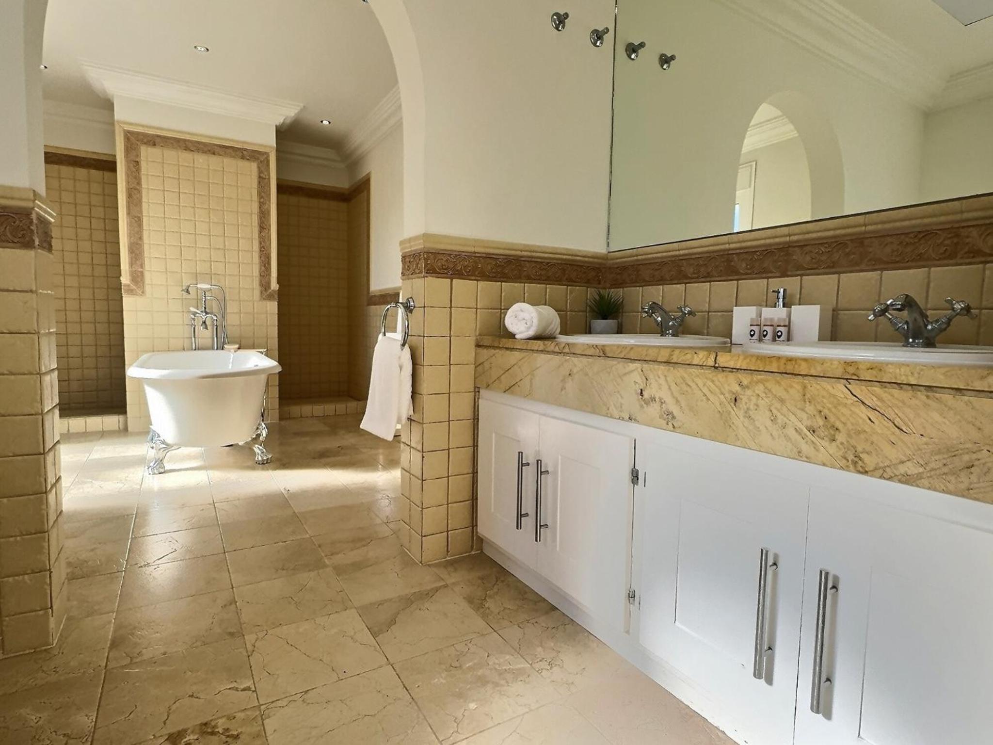 Fabulous 8-bedroom Andalucian family Villa with panoramic vistas of La Concha Marbella