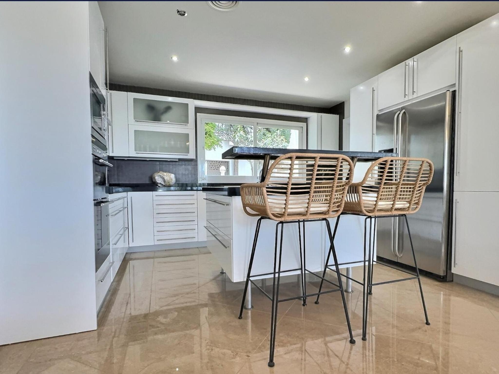 Fabulous 8-bedroom Andalucian family Villa with panoramic vistas of La Concha Marbella
