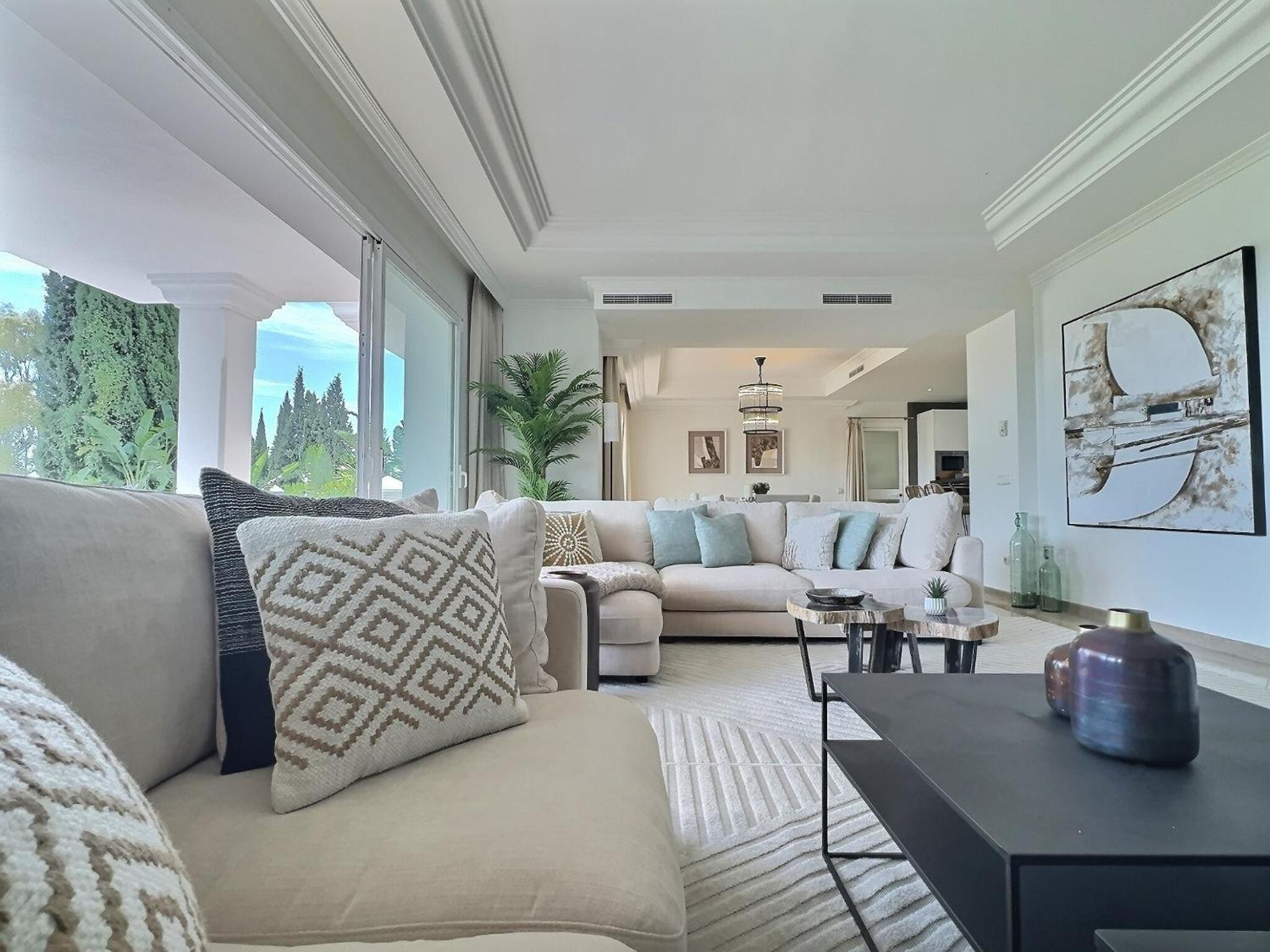 Fabulous 8-bedroom Andalucian family Villa with panoramic vistas of La Concha Marbella