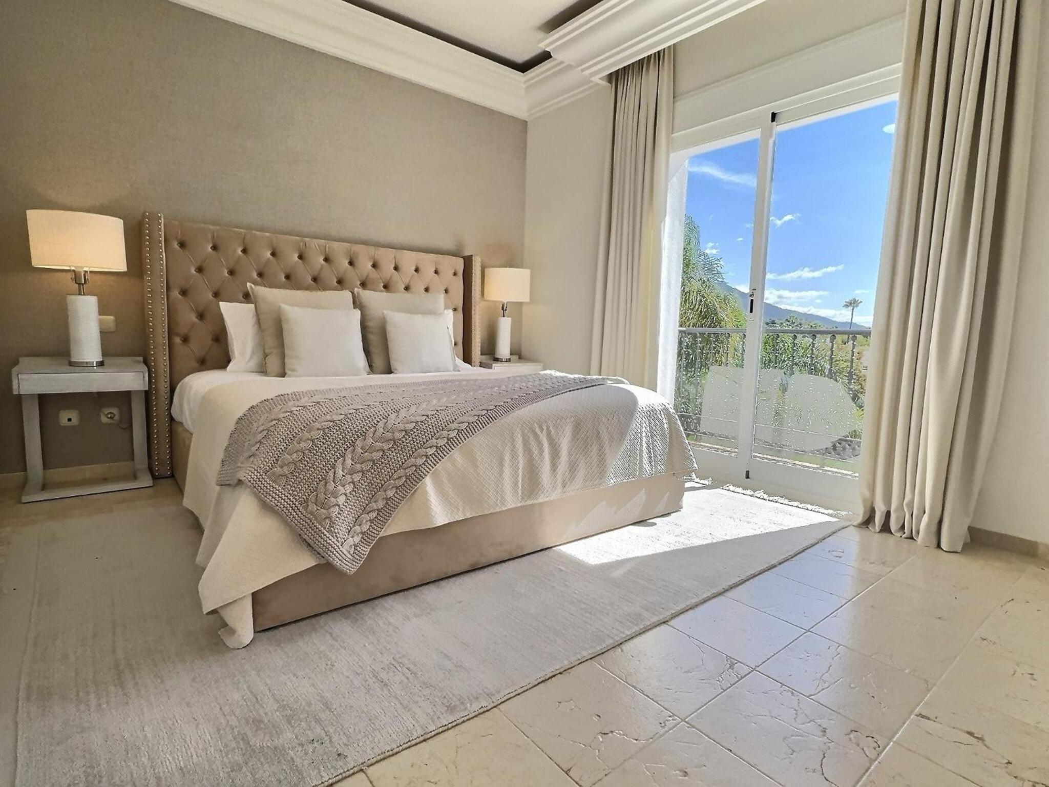 Fabulous 8-bedroom Andalucian family Villa with panoramic vistas of La Concha Marbella