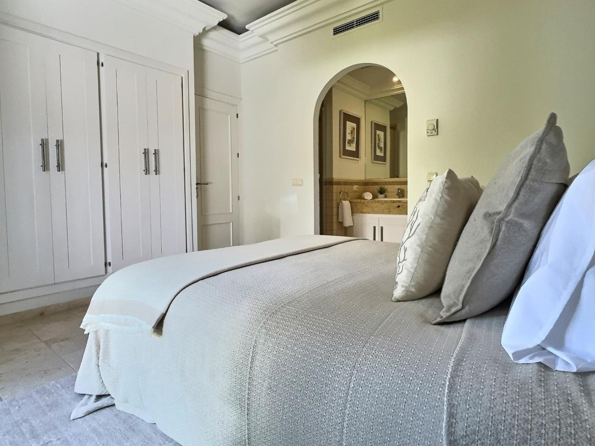 Fabulous 8-bedroom Andalucian family Villa with panoramic vistas of La Concha Marbella