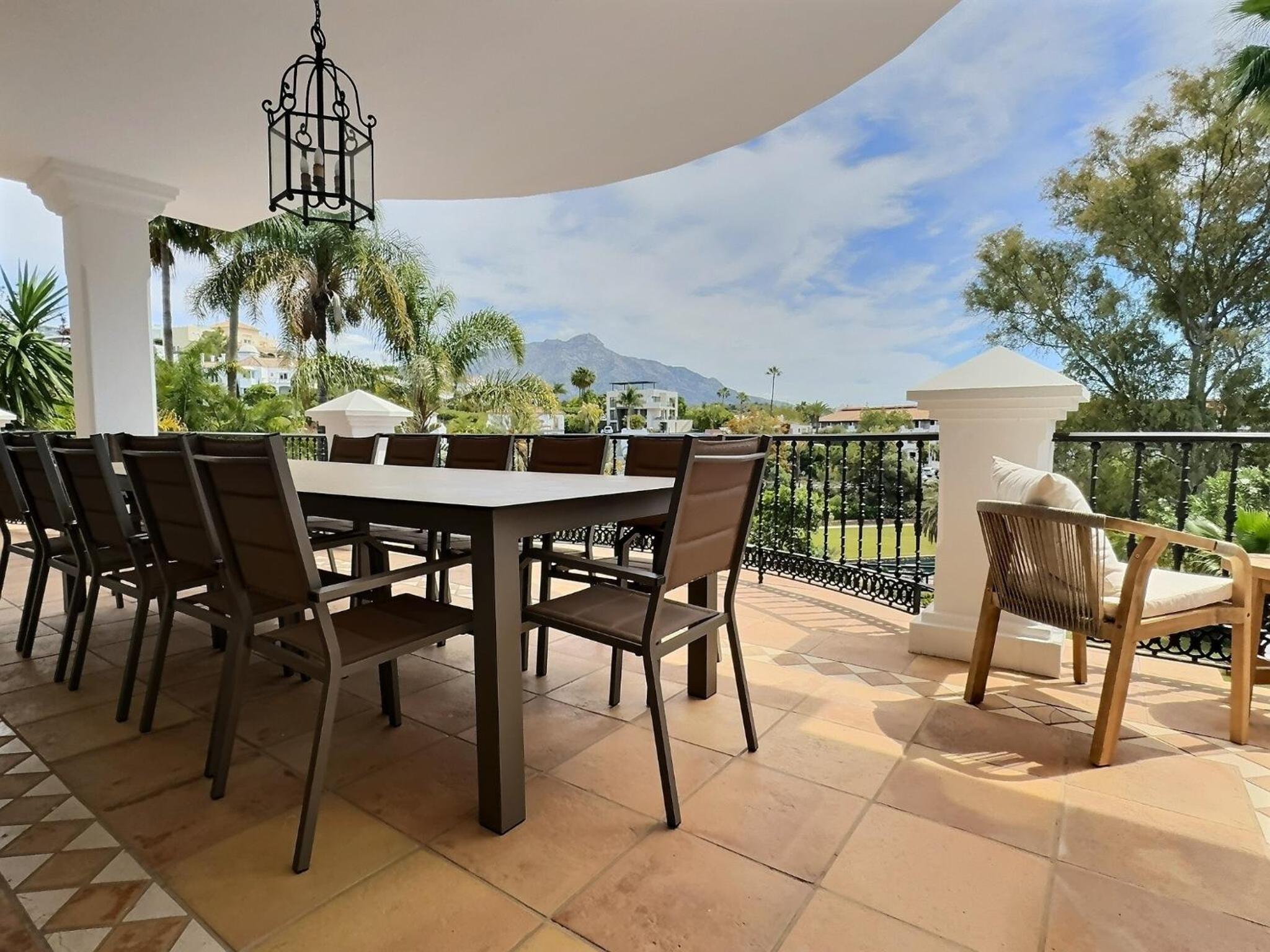 Fabulous 8-bedroom Andalucian family Villa with panoramic vistas of La Concha Marbella