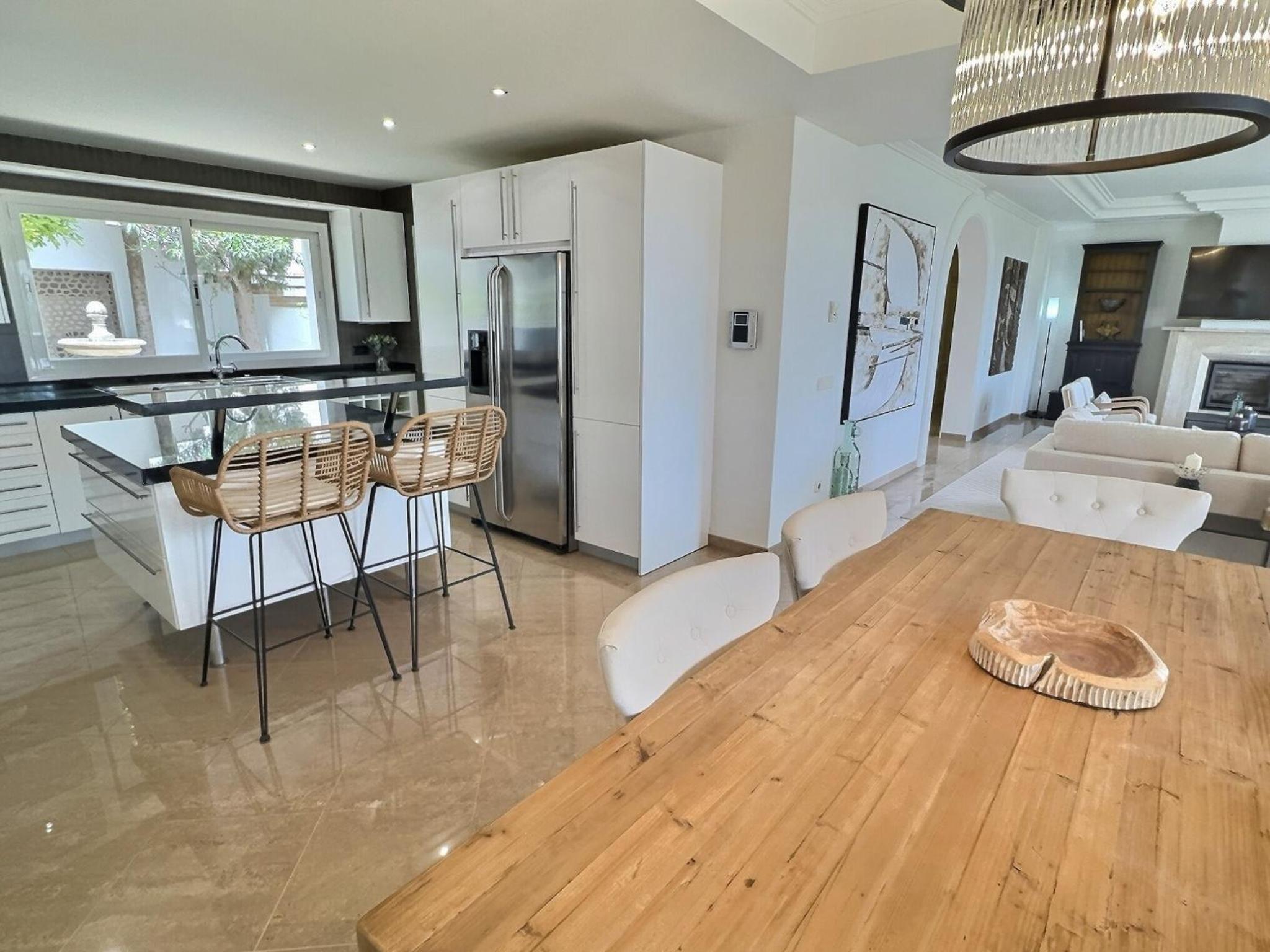 Fabulous 8-bedroom Andalucian family Villa with panoramic vistas of La Concha Marbella