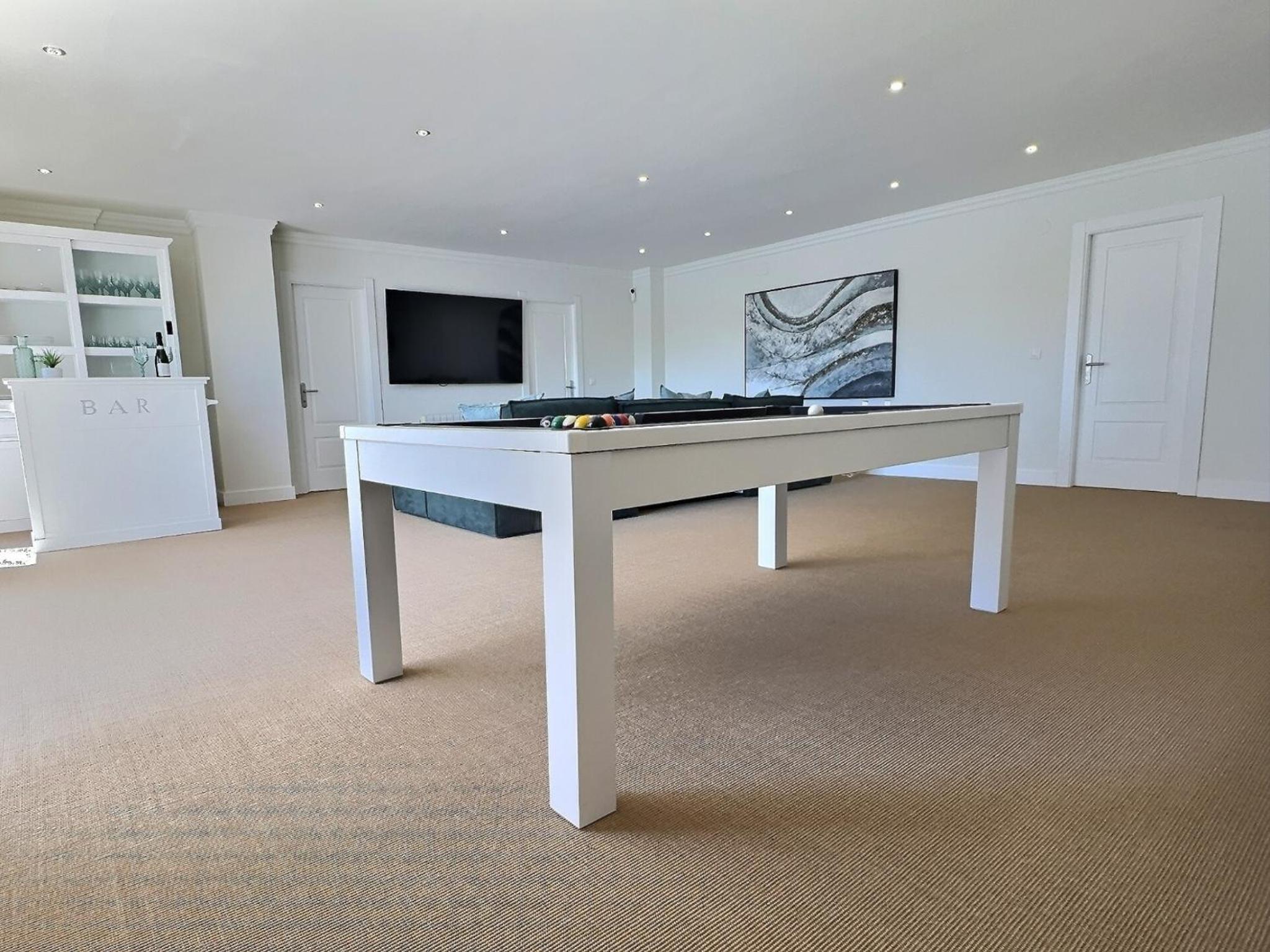 Fabulous 8-bedroom Andalucian family Villa with panoramic vistas of La Concha Marbella