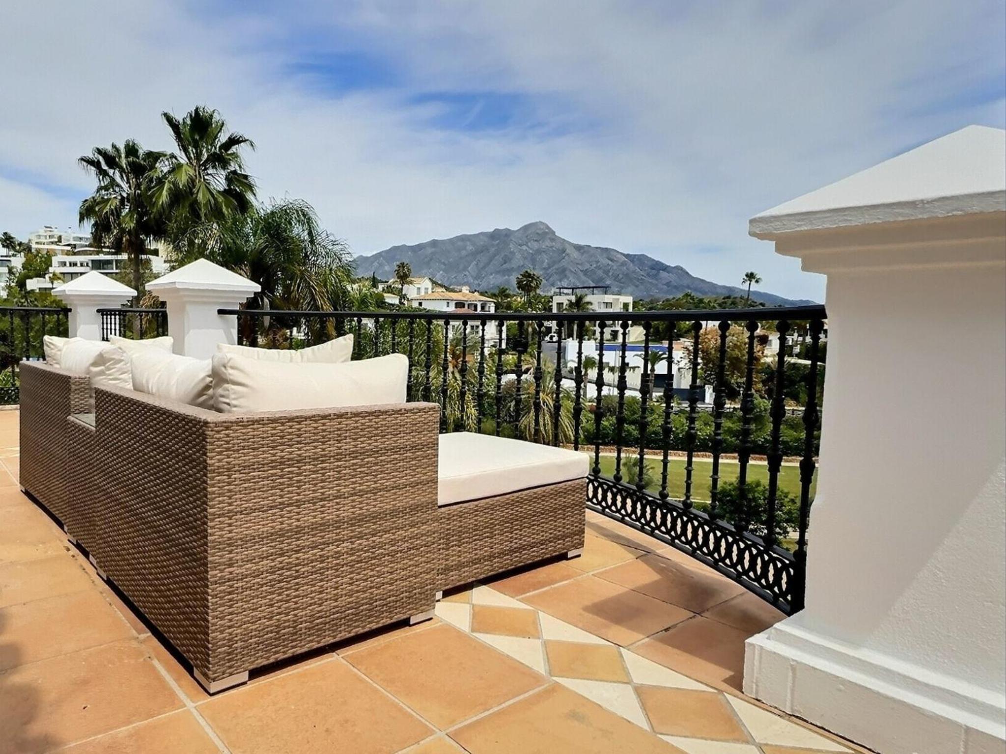 Fabulous 8-bedroom Andalucian family Villa with panoramic vistas of La Concha Marbella