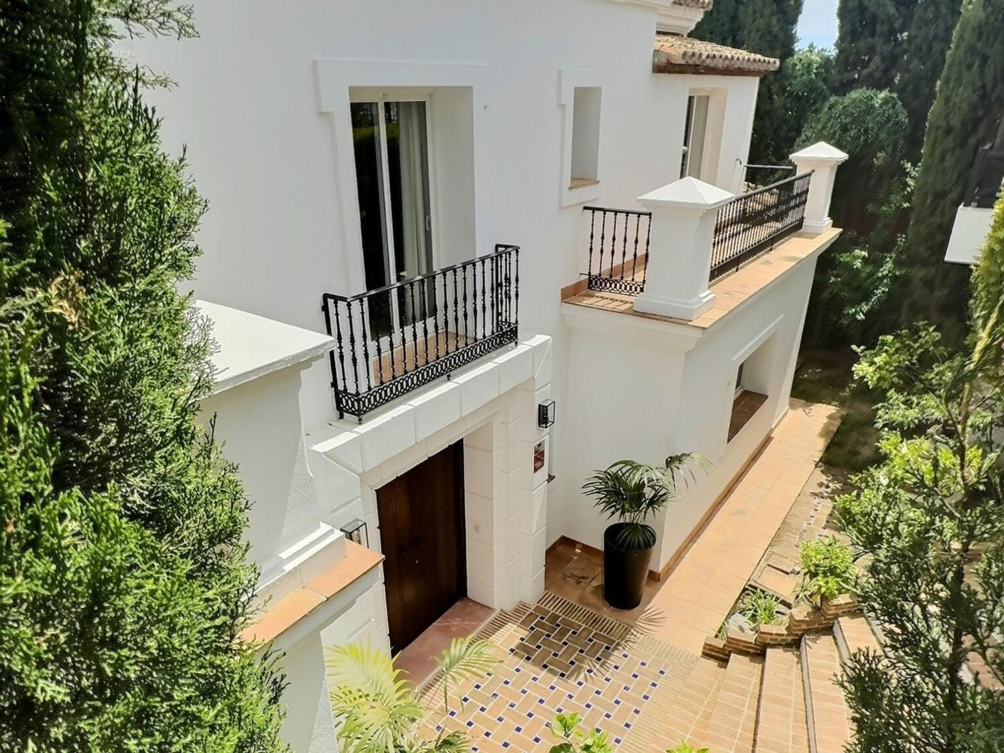 Fabulous 8-bedroom Andalucian family Villa with panoramic vistas of La Concha Marbella