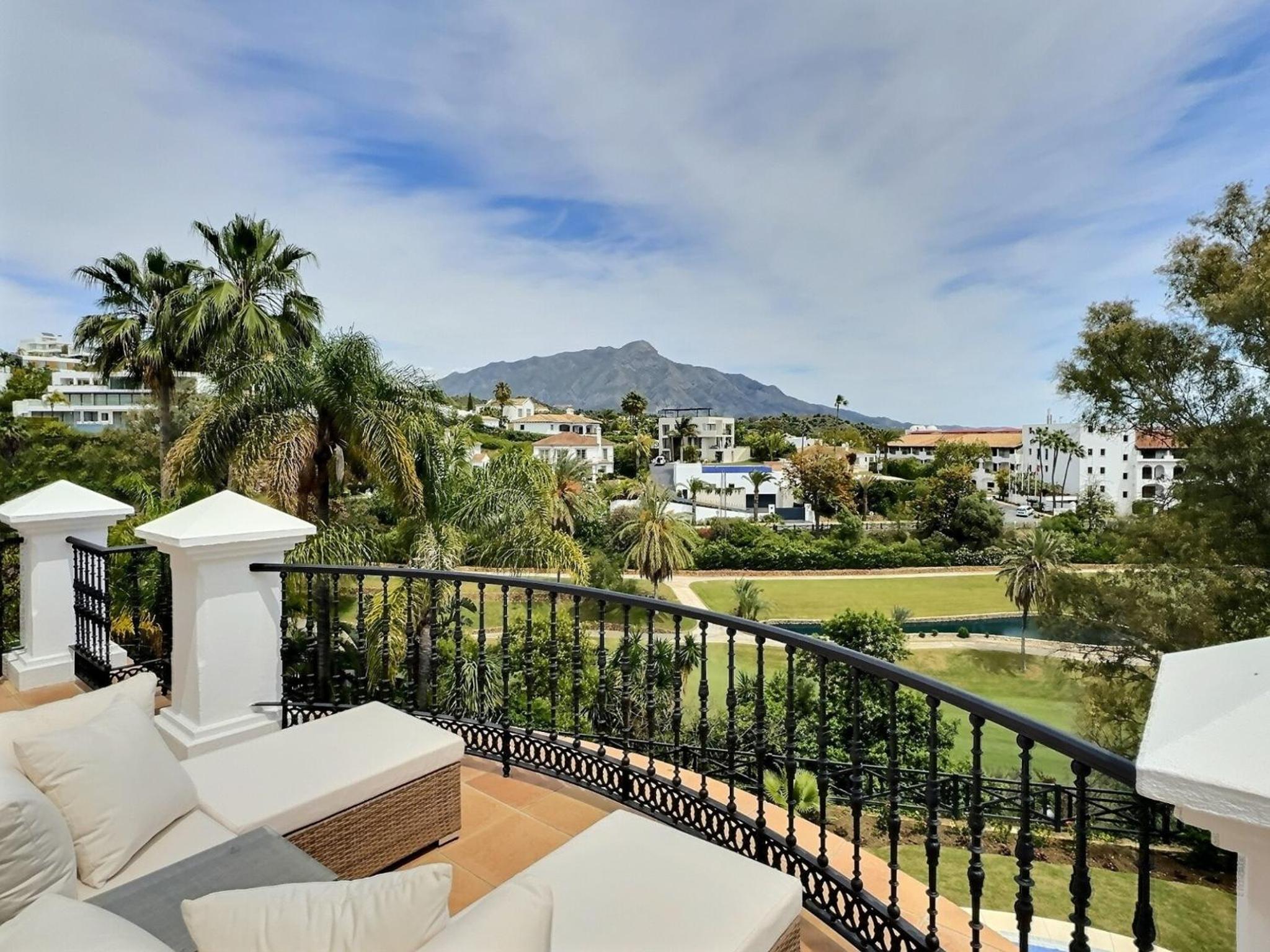 Fabulous 8-bedroom Andalucian family Villa with panoramic vistas of La Concha Marbella