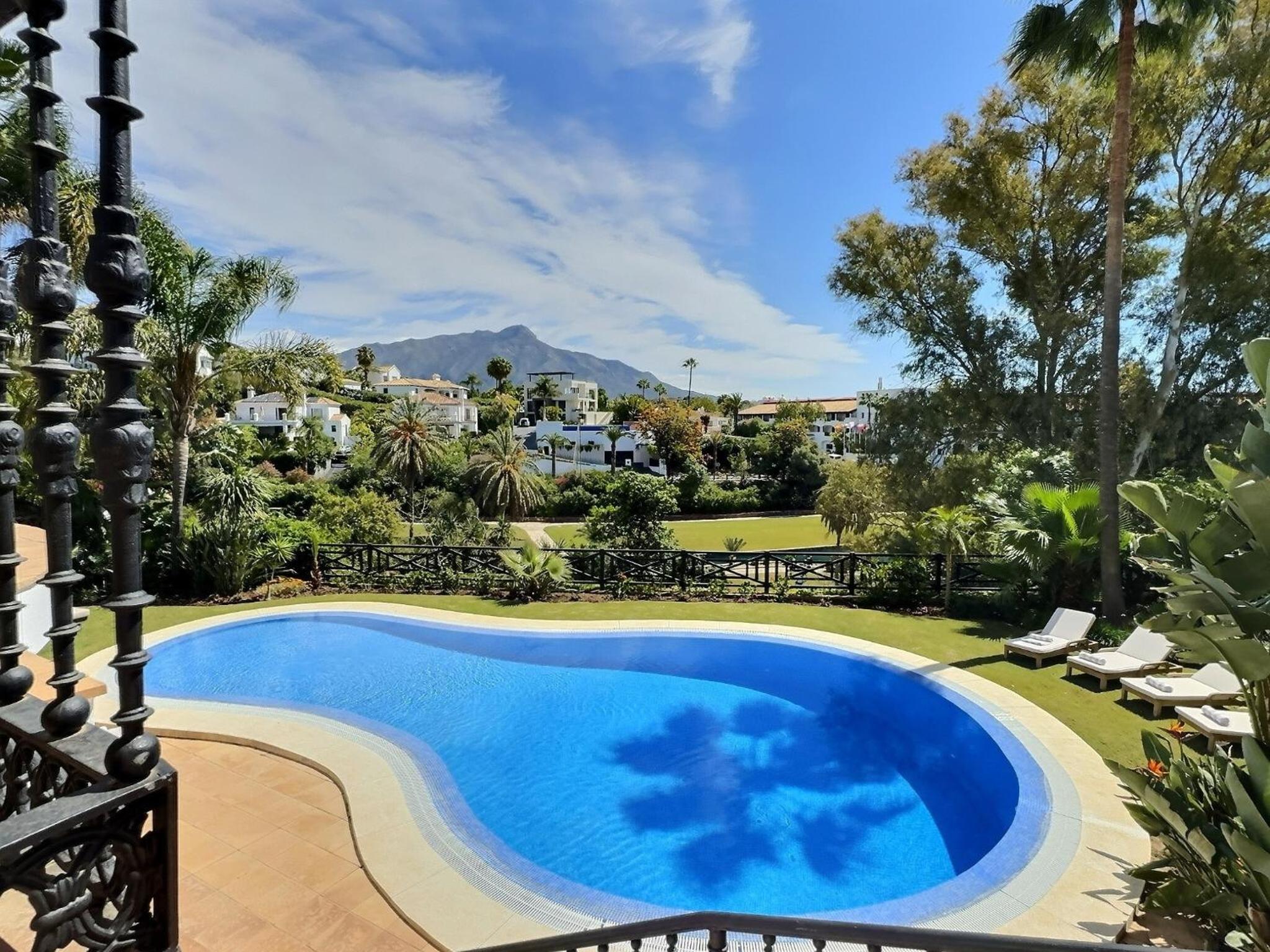 Fabulous 8-bedroom Andalucian family Villa with panoramic vistas of La Concha Marbella