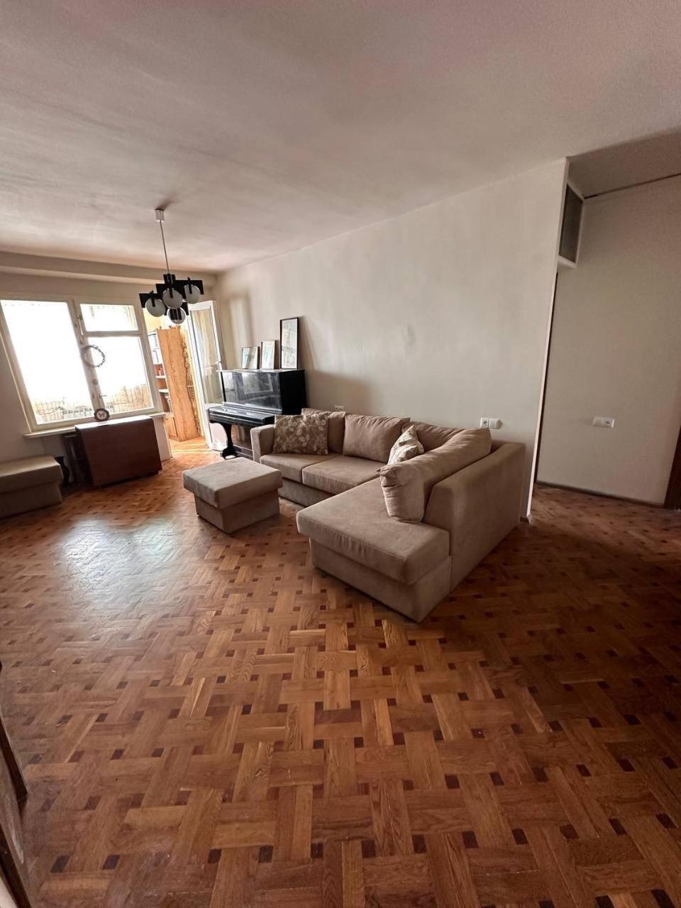 Malibu Park Apartment