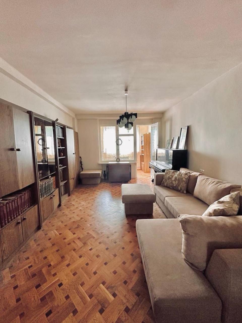 Malibu Park Apartment