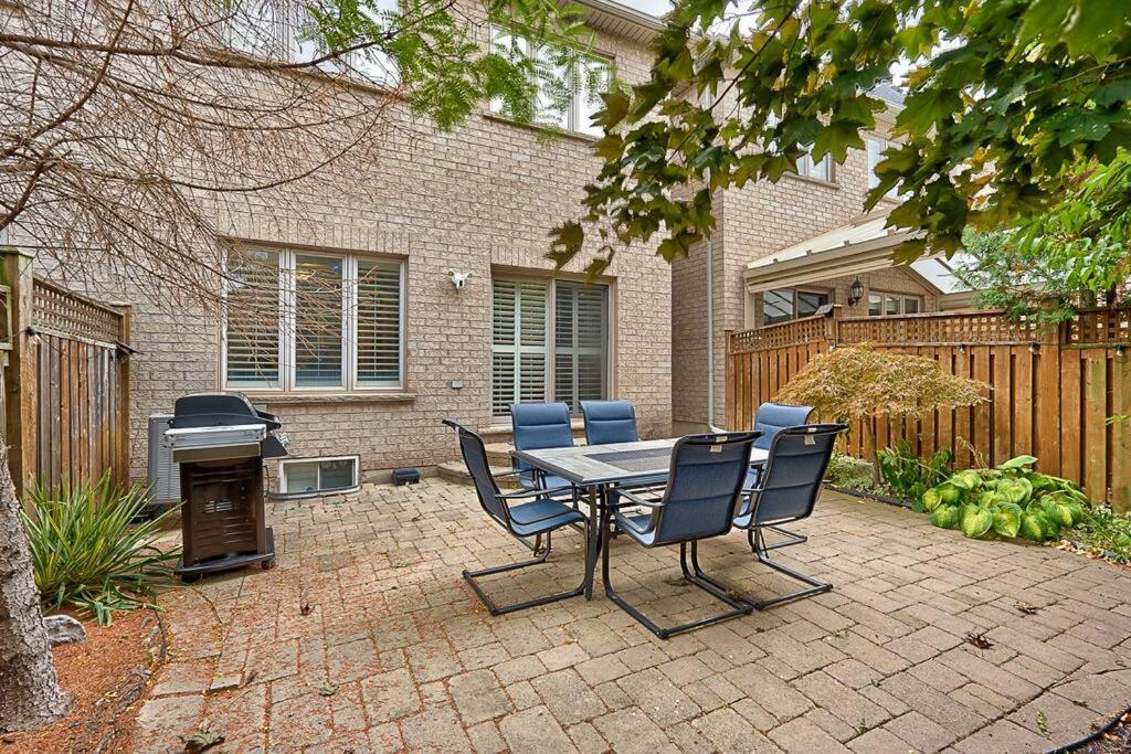 4 Car Parking-King Bed-in Oakville, with Ping Pong-BBQ, highway access