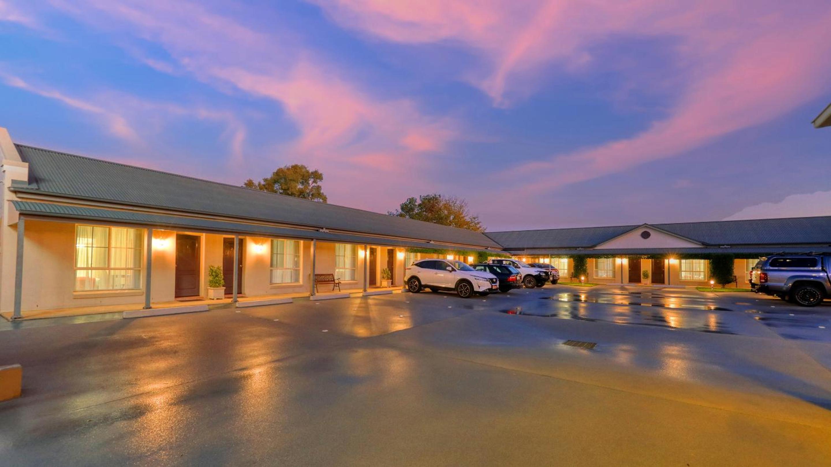 Breakout Motor Inn