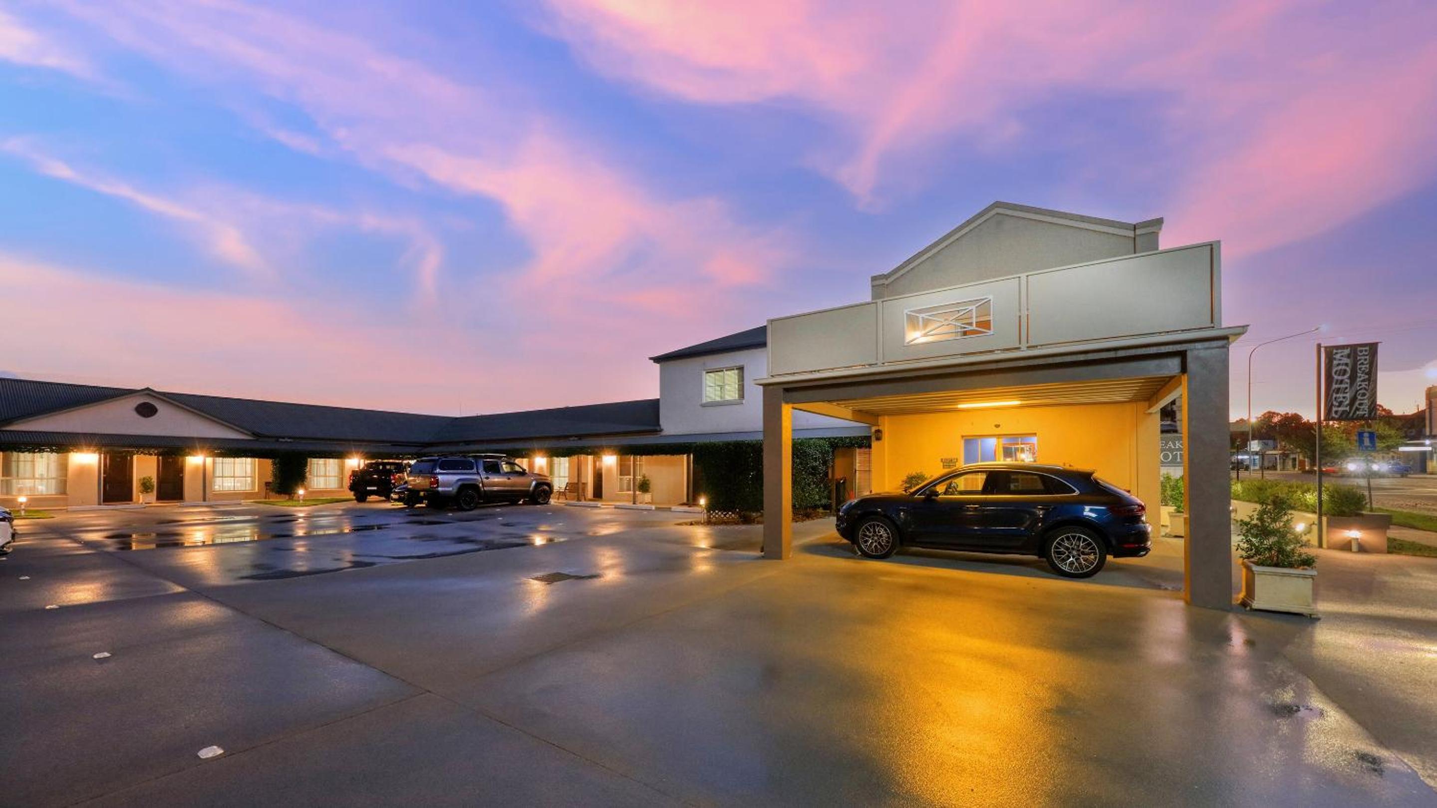 Breakout Motor Inn