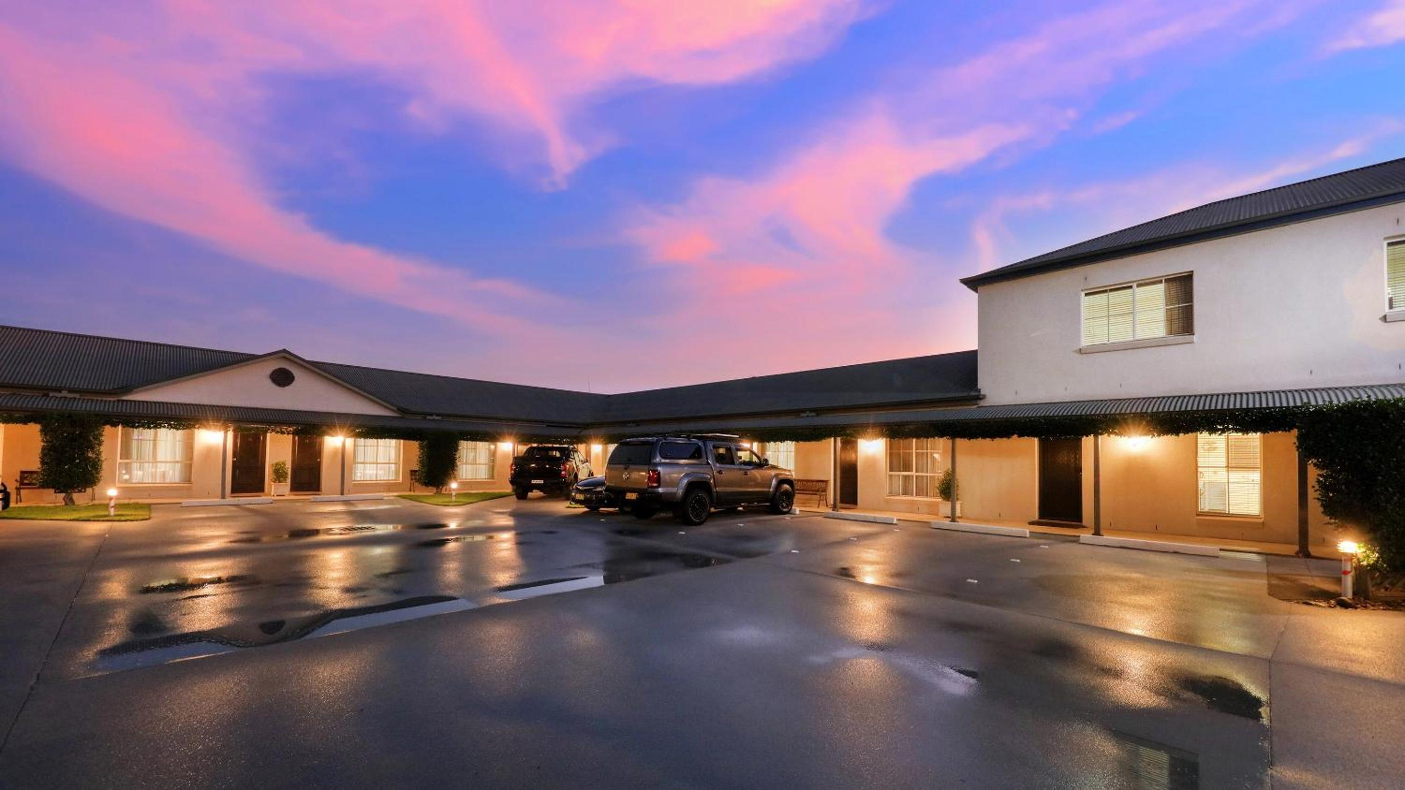 Breakout Motor Inn