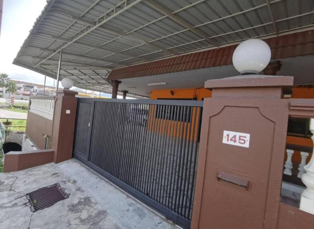 IPOH Be-Shine TAMAN WANG 13-14pax Homestay with 6Bedrooms, 6Bathroom, 1Living, 1Dining, 1Kitchen with 3Parkings photo 7