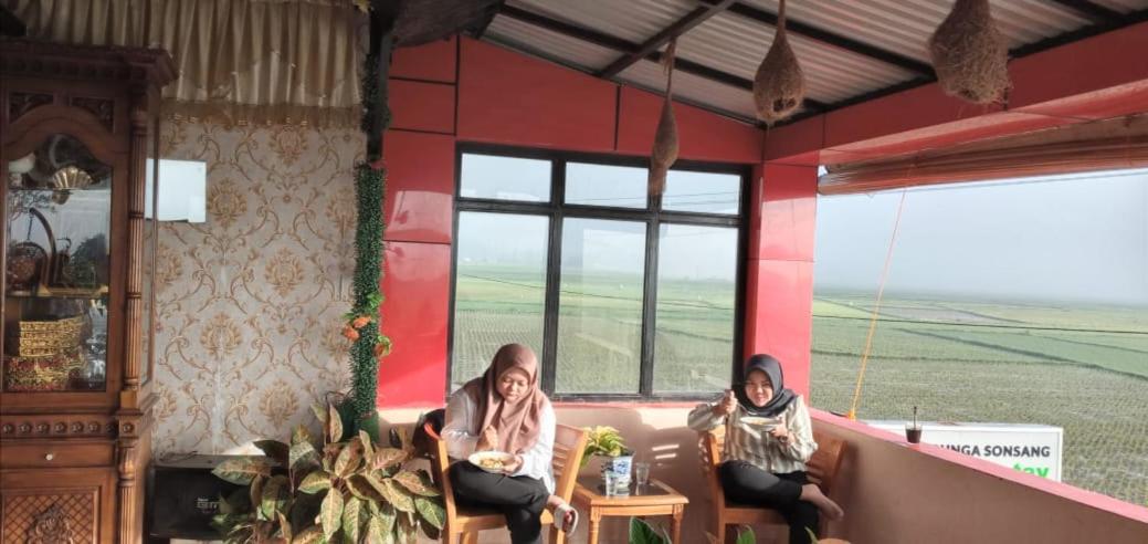 Homestay dan Cafe BungaSonsang