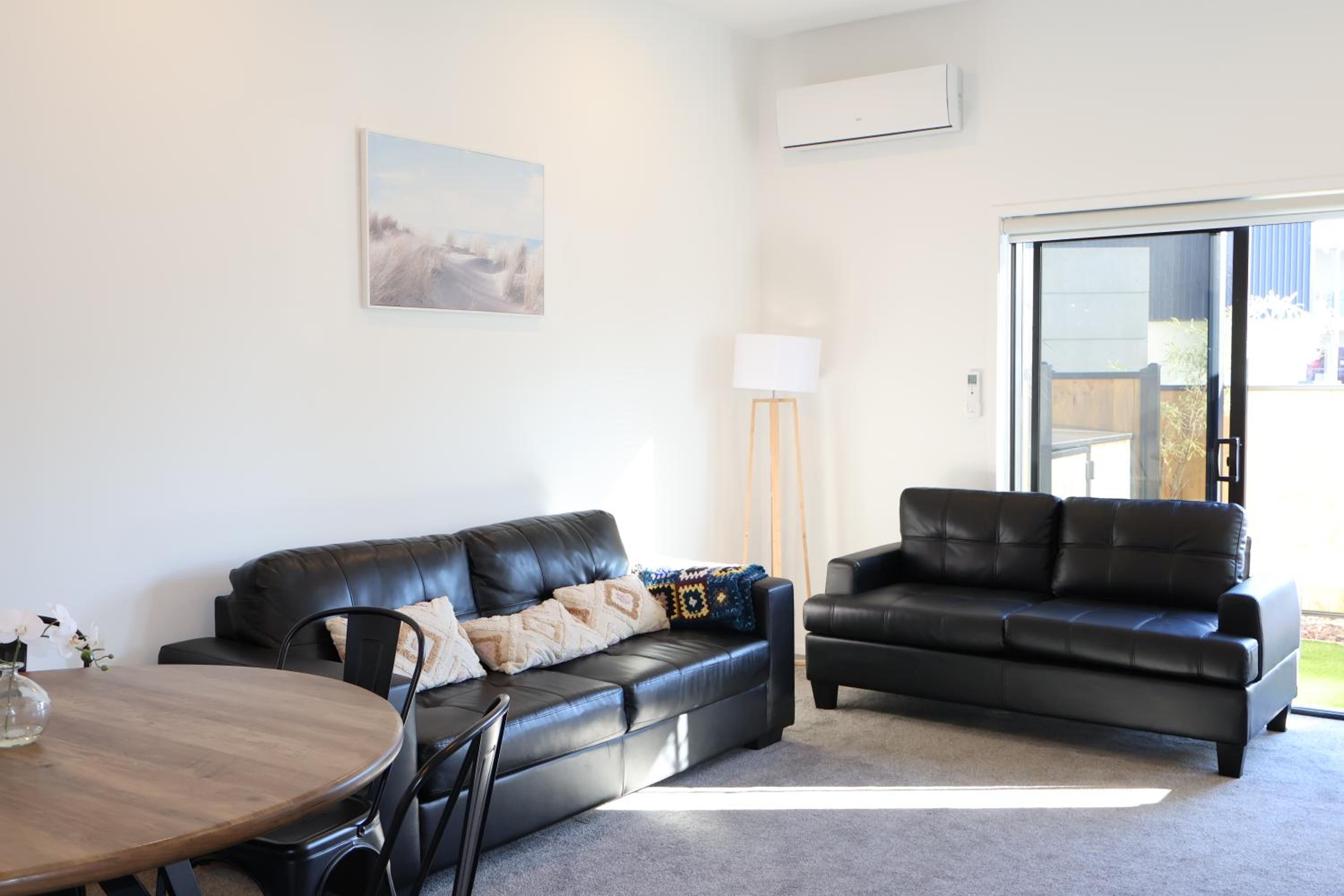 Spacious CBD 3BR- Walk to Parakiore Recreation Center,CBD, Hosp, & Oval view 2