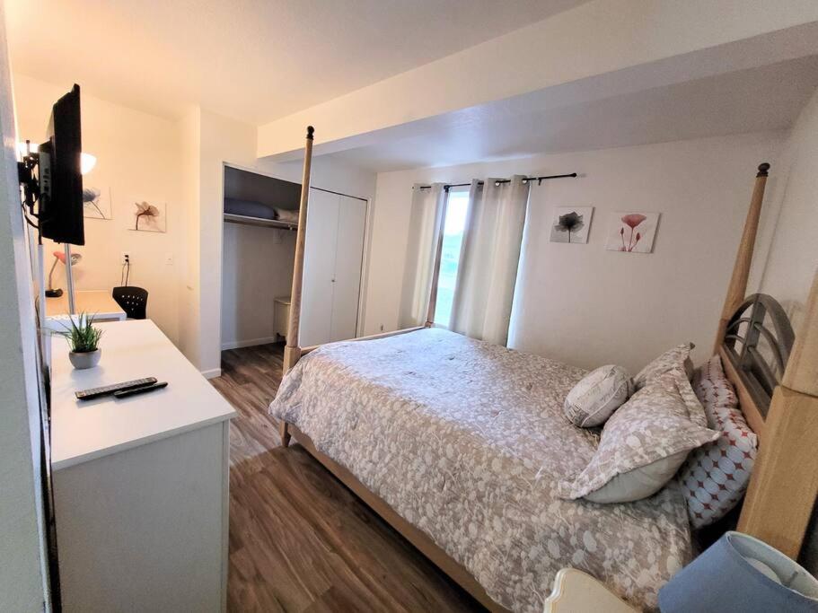 1-level house with pool near golf, dining, shopping view 5