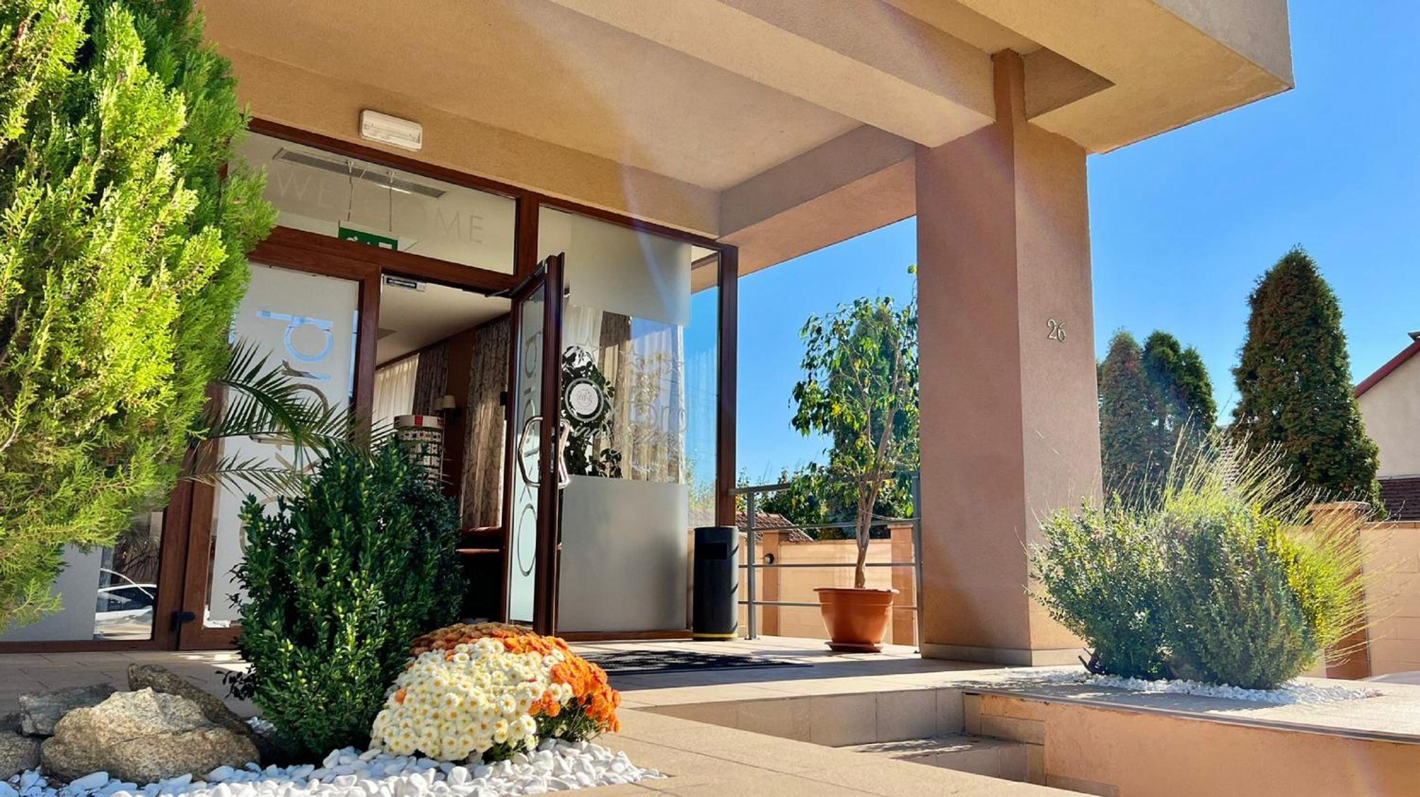 Hotel Oxford Inns&Suites - Image 1