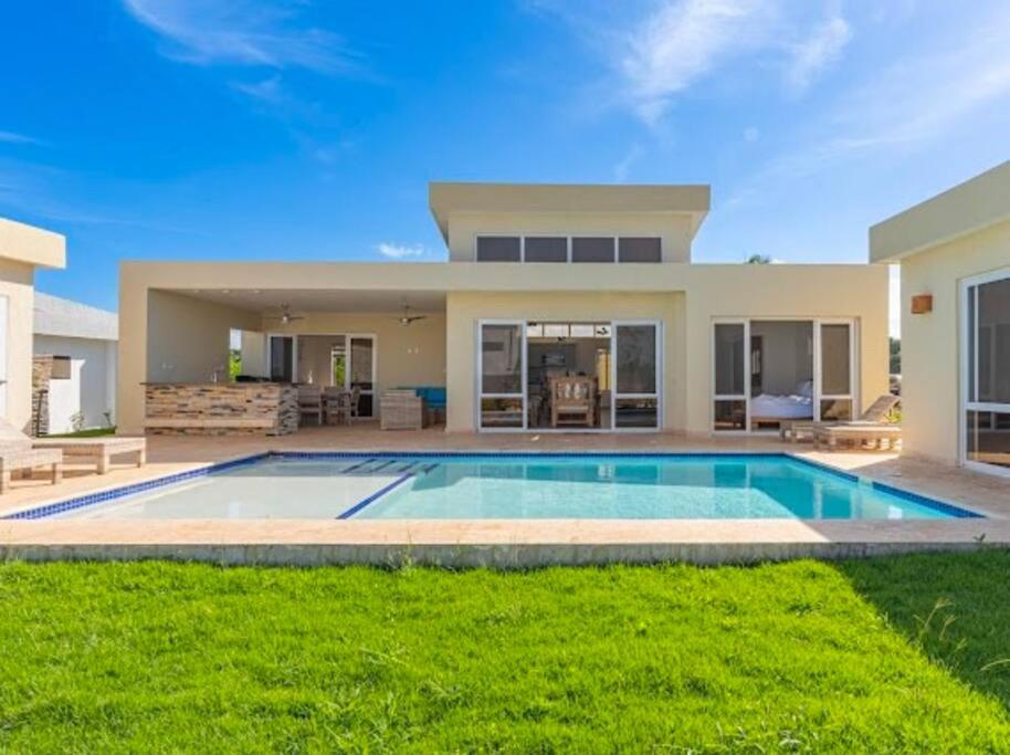 Caribbean Paradise Villa - 3 bed, 3 Bath and Pool