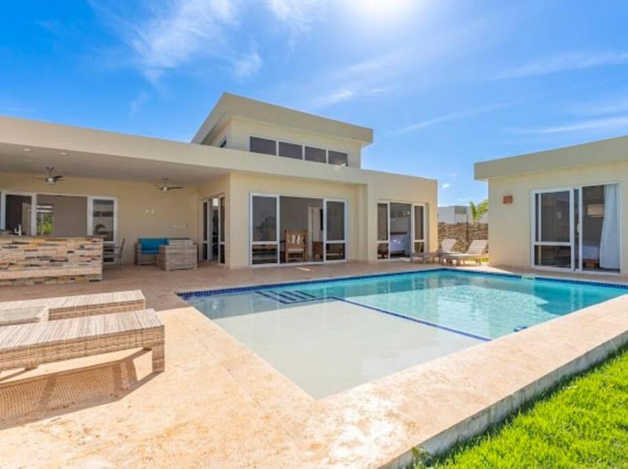 Caribbean Paradise Villa - 3 bed, 3 Bath and Pool