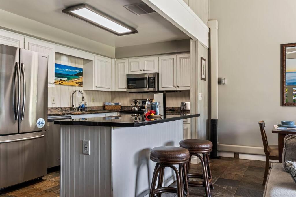 Koa Resort 1J- 3 bedroom right across the street from the beach view 2