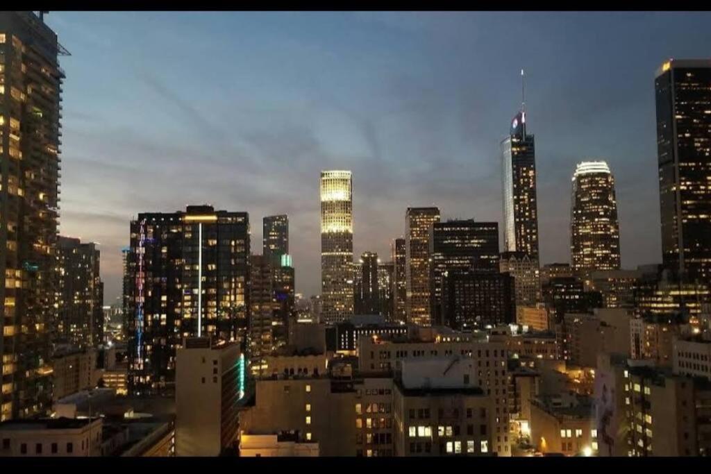 Stylish 3Bed HighRise with Pool, Spa, Rooftop Deck