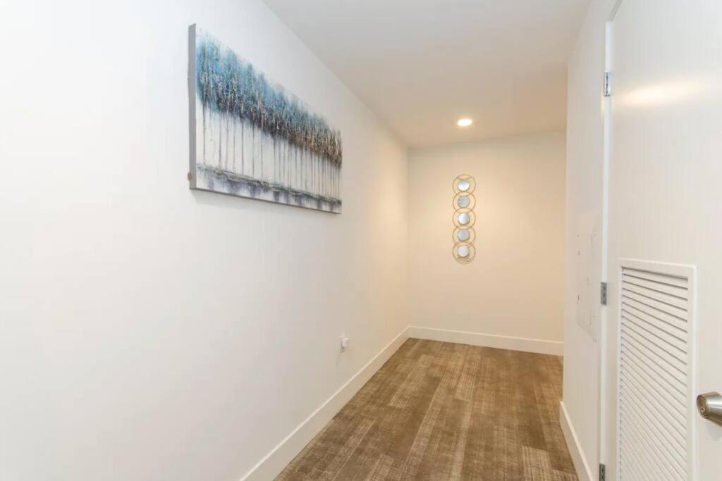 Stylish 3Bed HighRise with Pool, Spa, Rooftop Deck