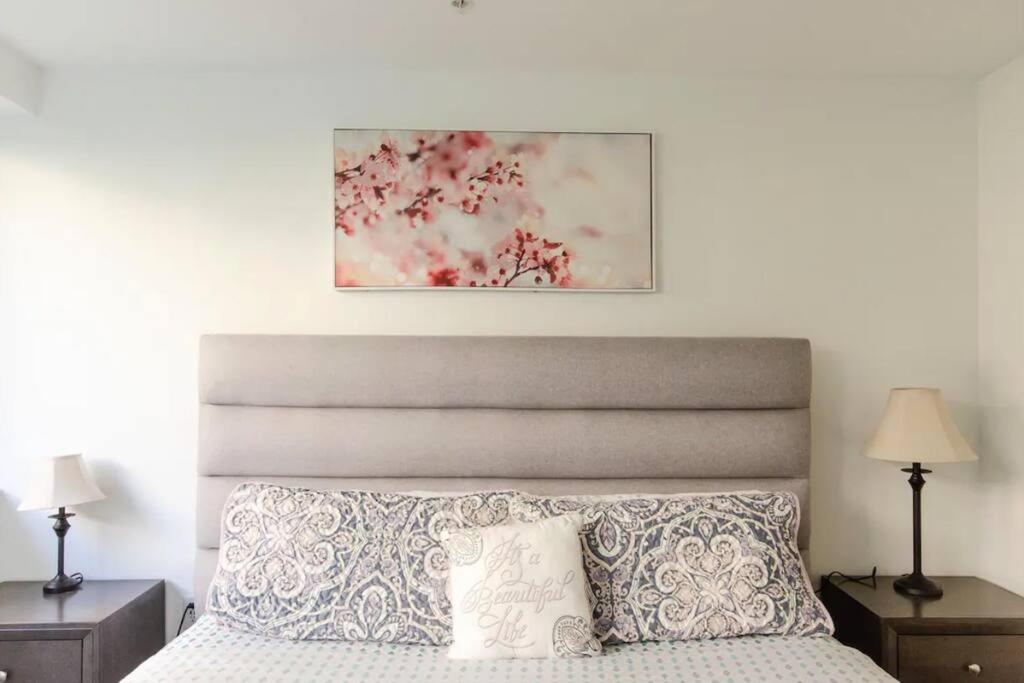 Stylish 3Bed HighRise with Pool, Spa, Rooftop Deck