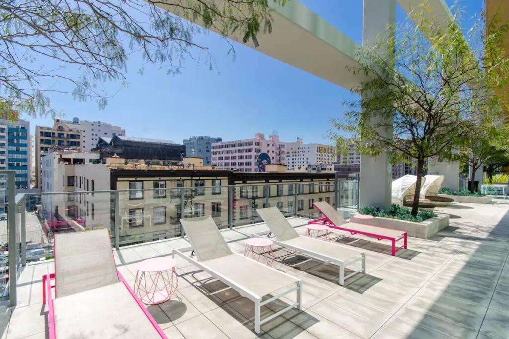 Stylish 3Bed HighRise with Pool, Spa, Rooftop Deck