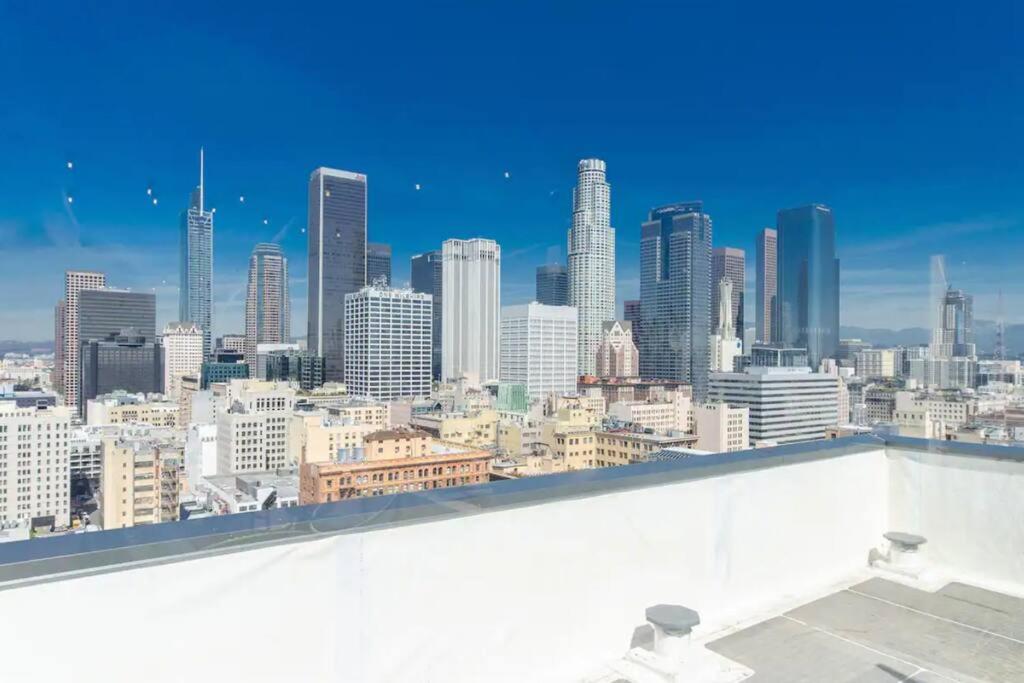 Stylish 3Bed HighRise with Pool, Spa, Rooftop Deck