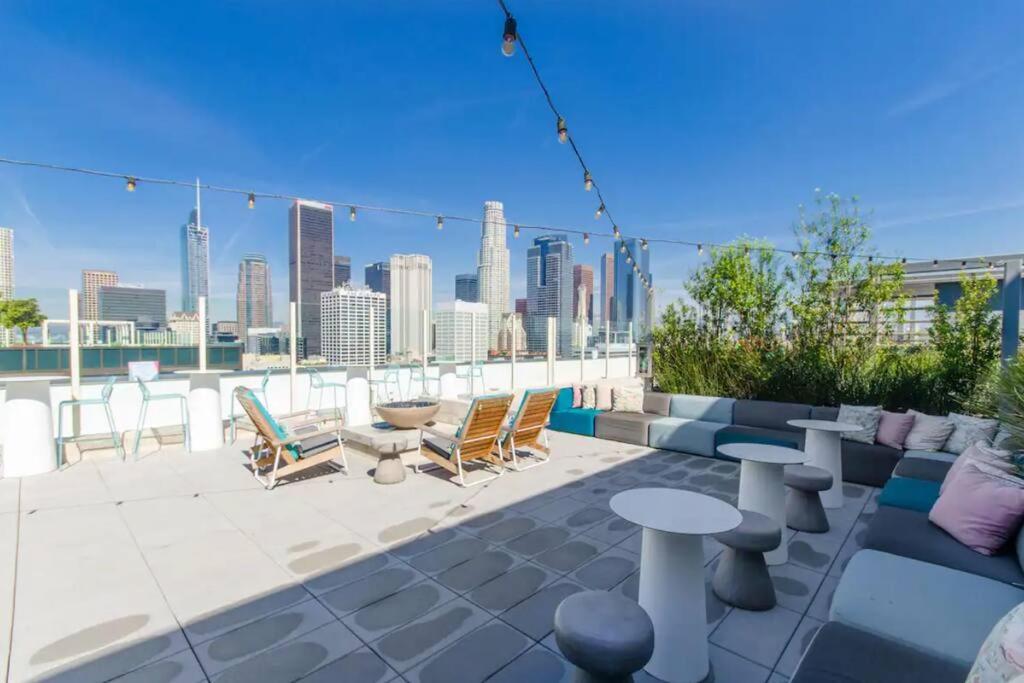 Stylish 3Bed HighRise with Pool, Spa, Rooftop Deck