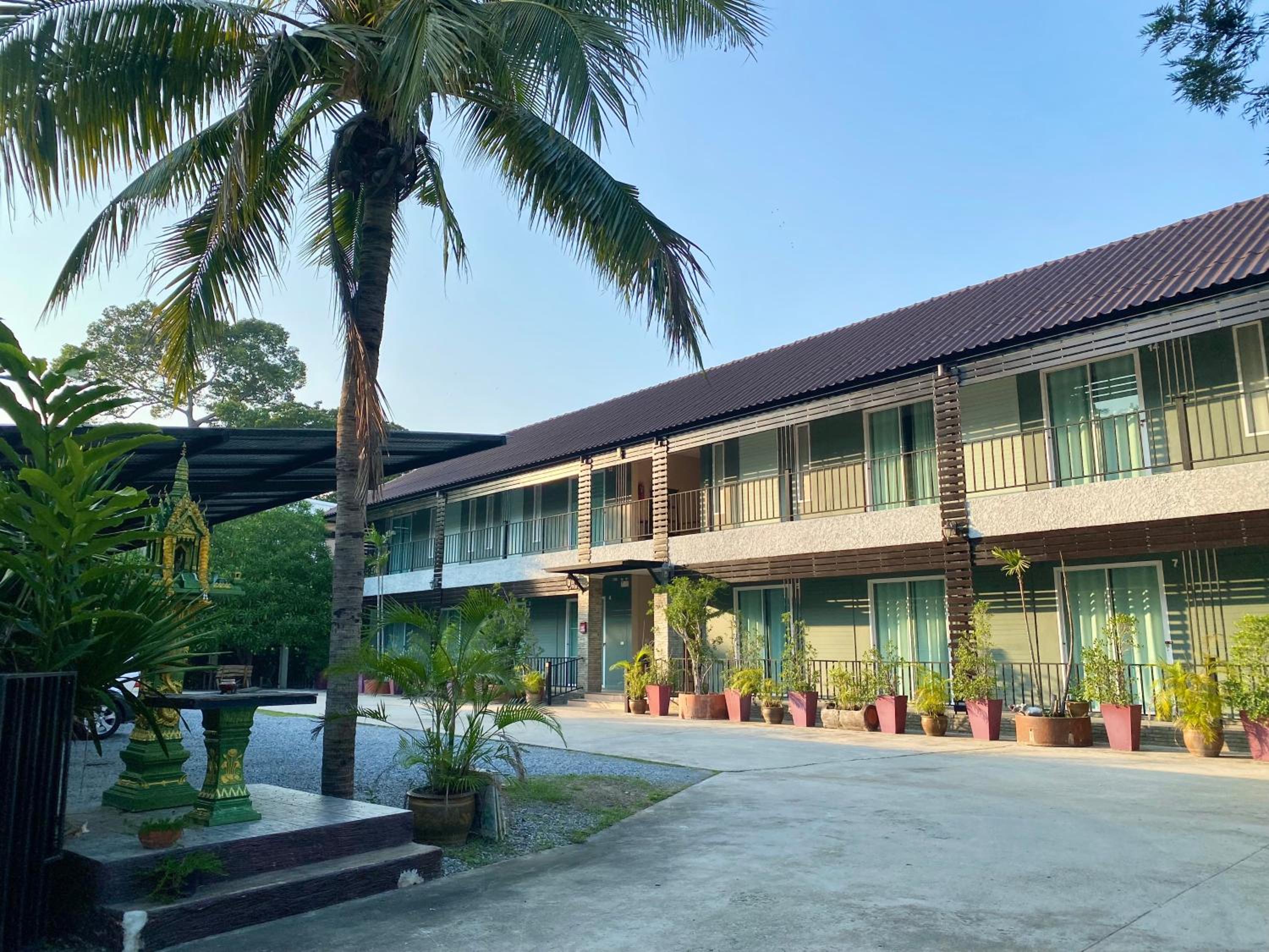 บ้านชมเขา - Baan Chom Khao