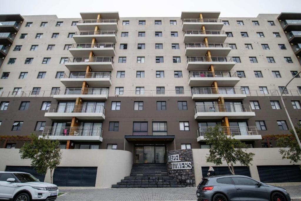 Modern 2 Bedroom Apartment in Chapel Towers - Beautiful Table Mountain View view 3