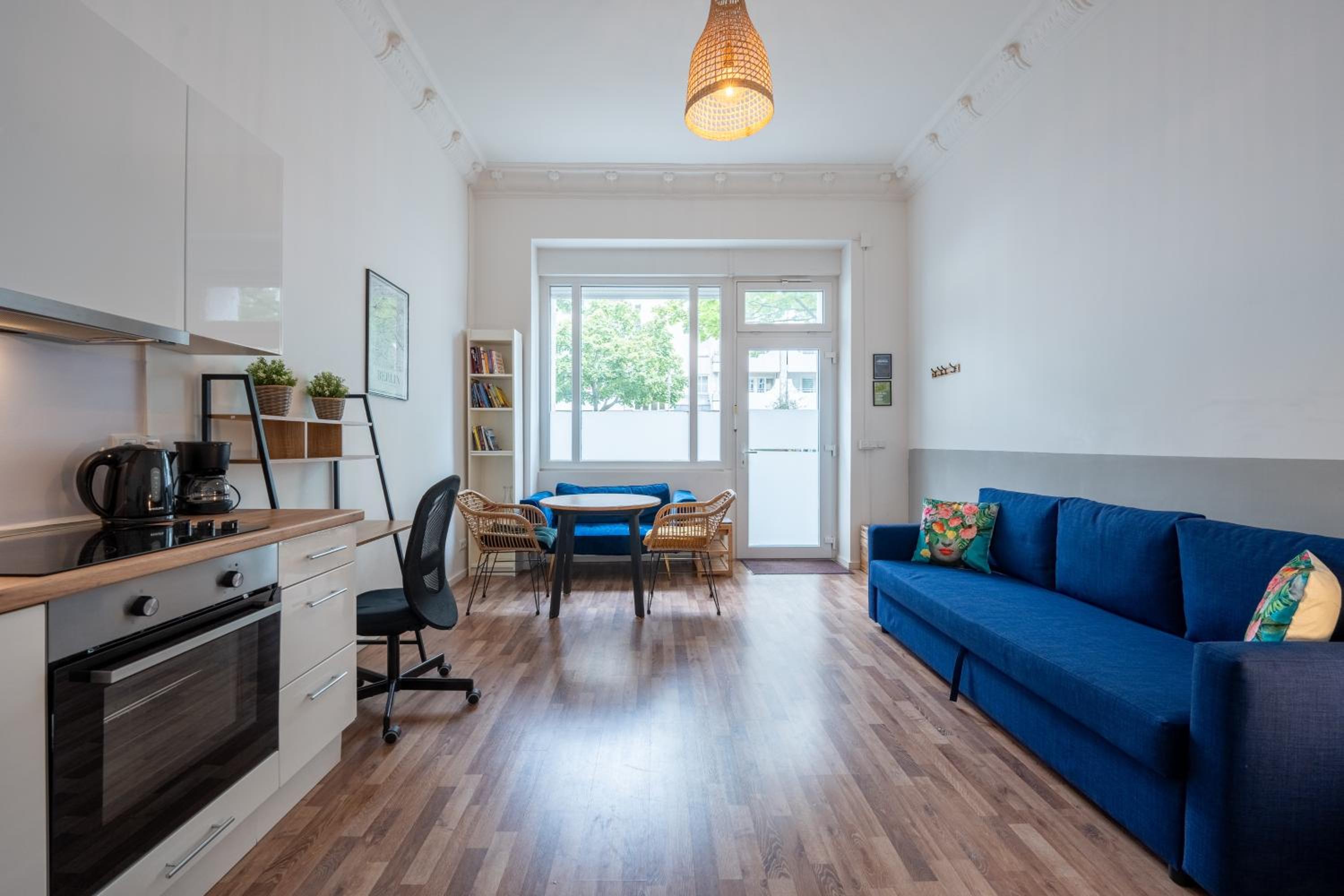 Modern, Central flat with workspace