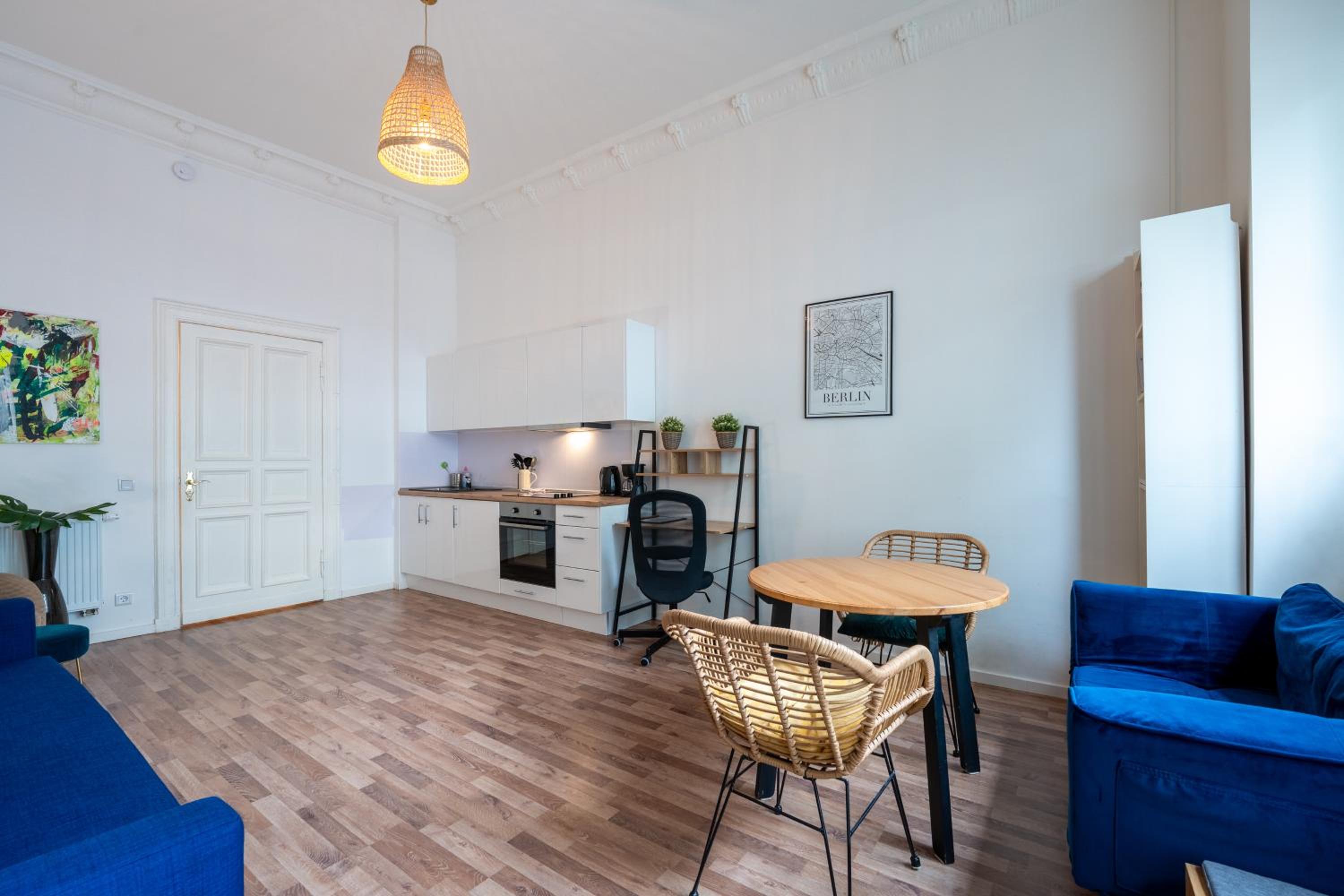 Modern, Central flat with workspace