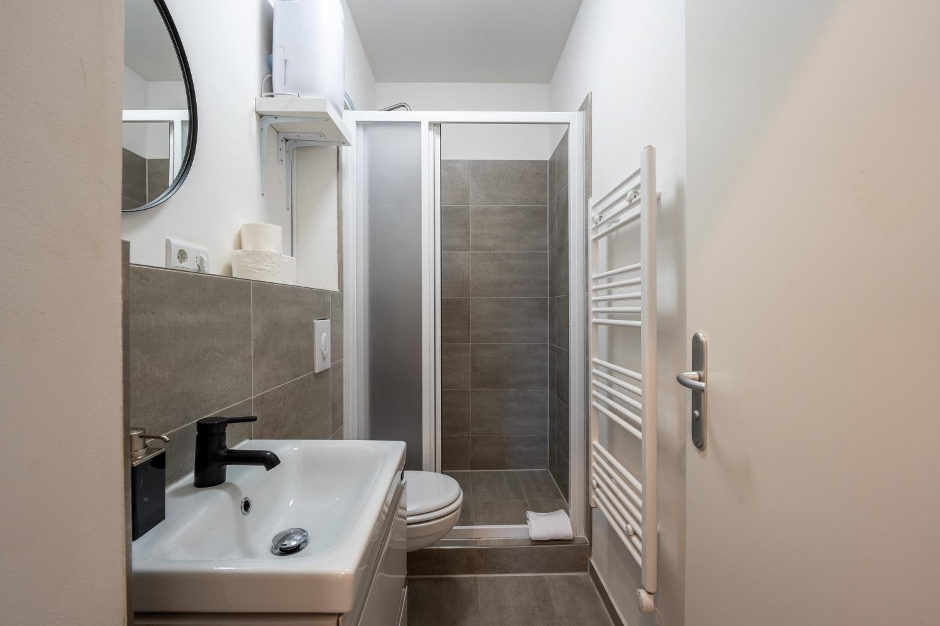 Modern, Central flat with workspace