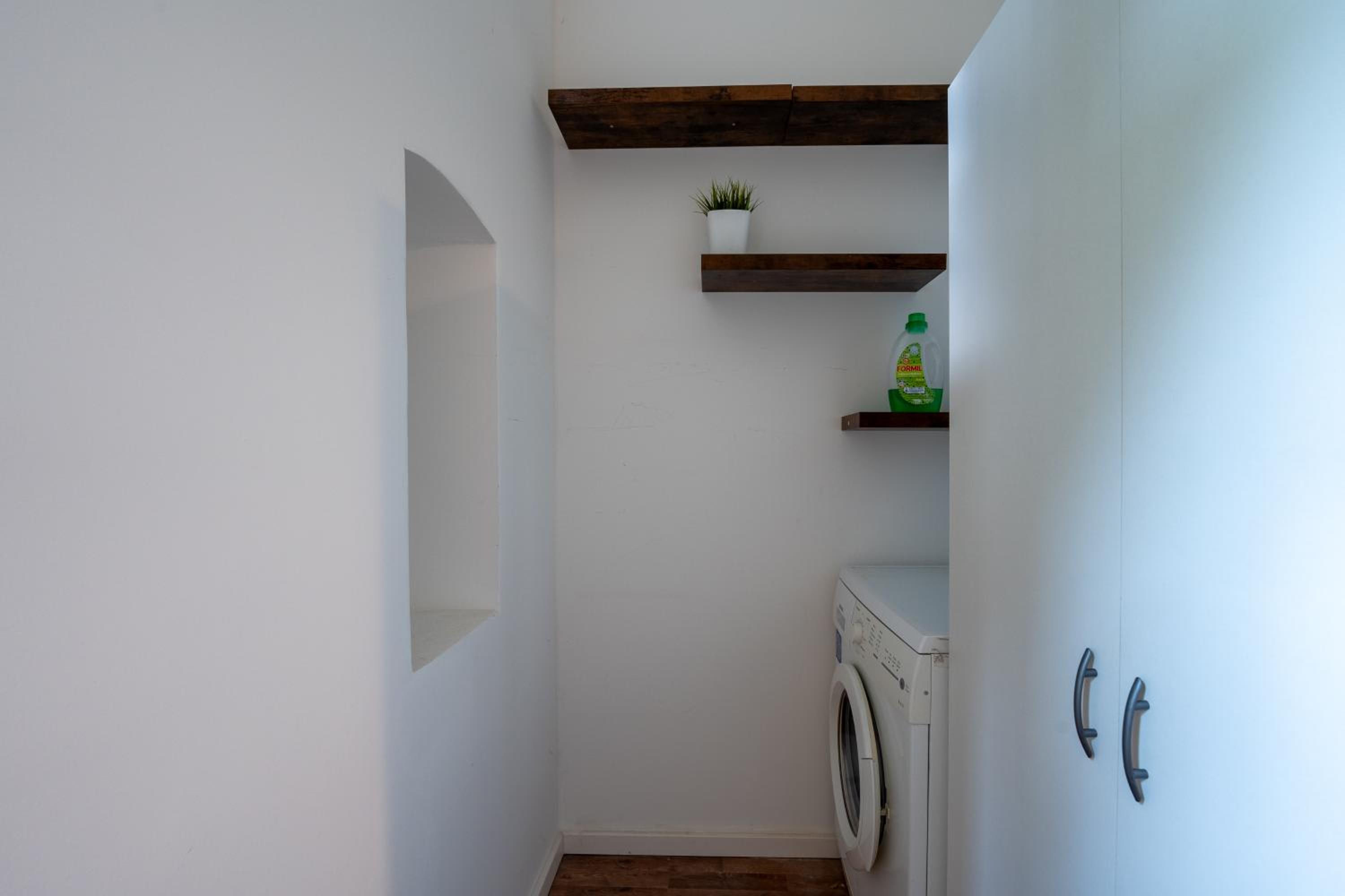 Modern, Central flat with workspace