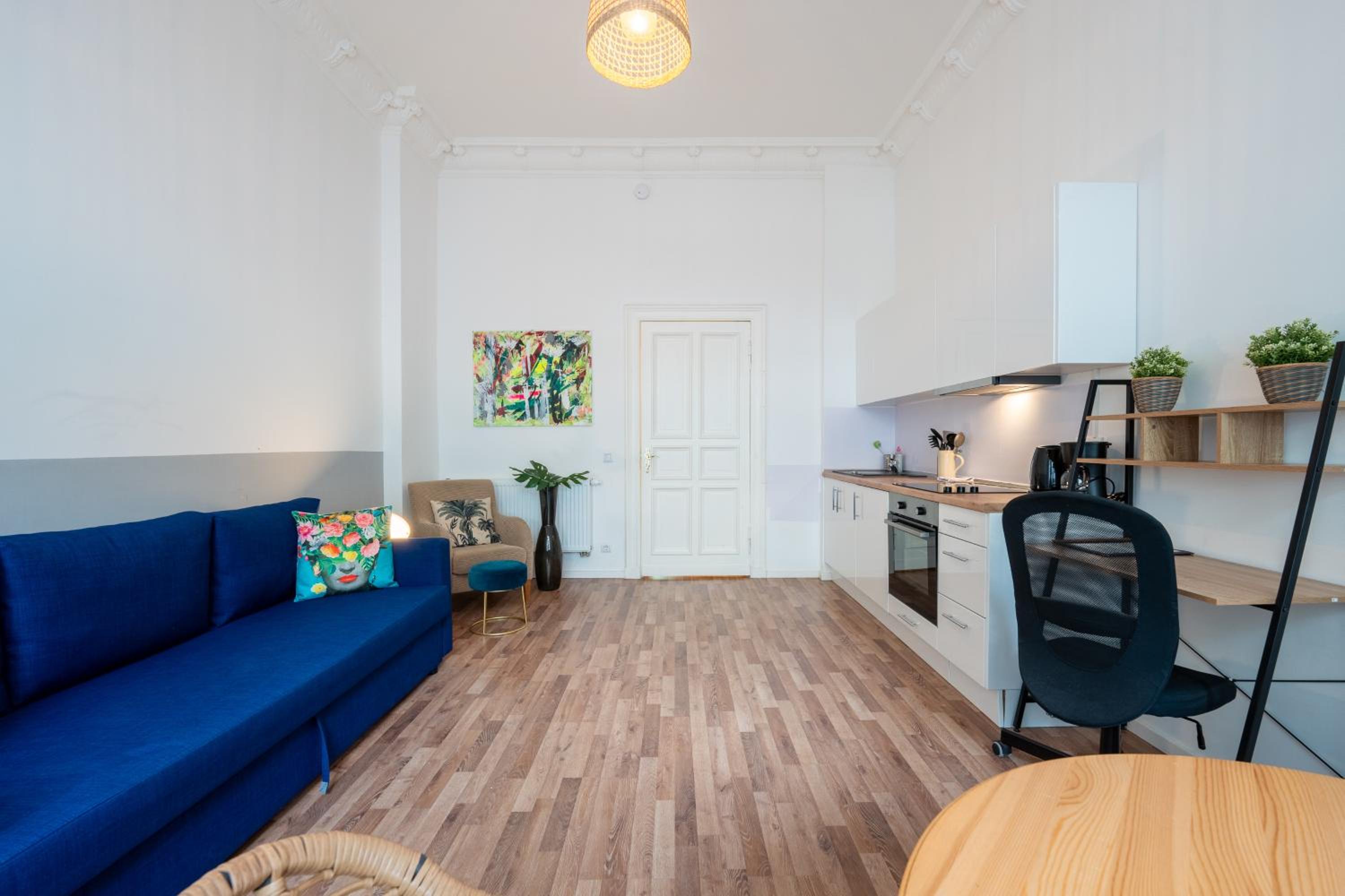 Modern, Central flat with workspace