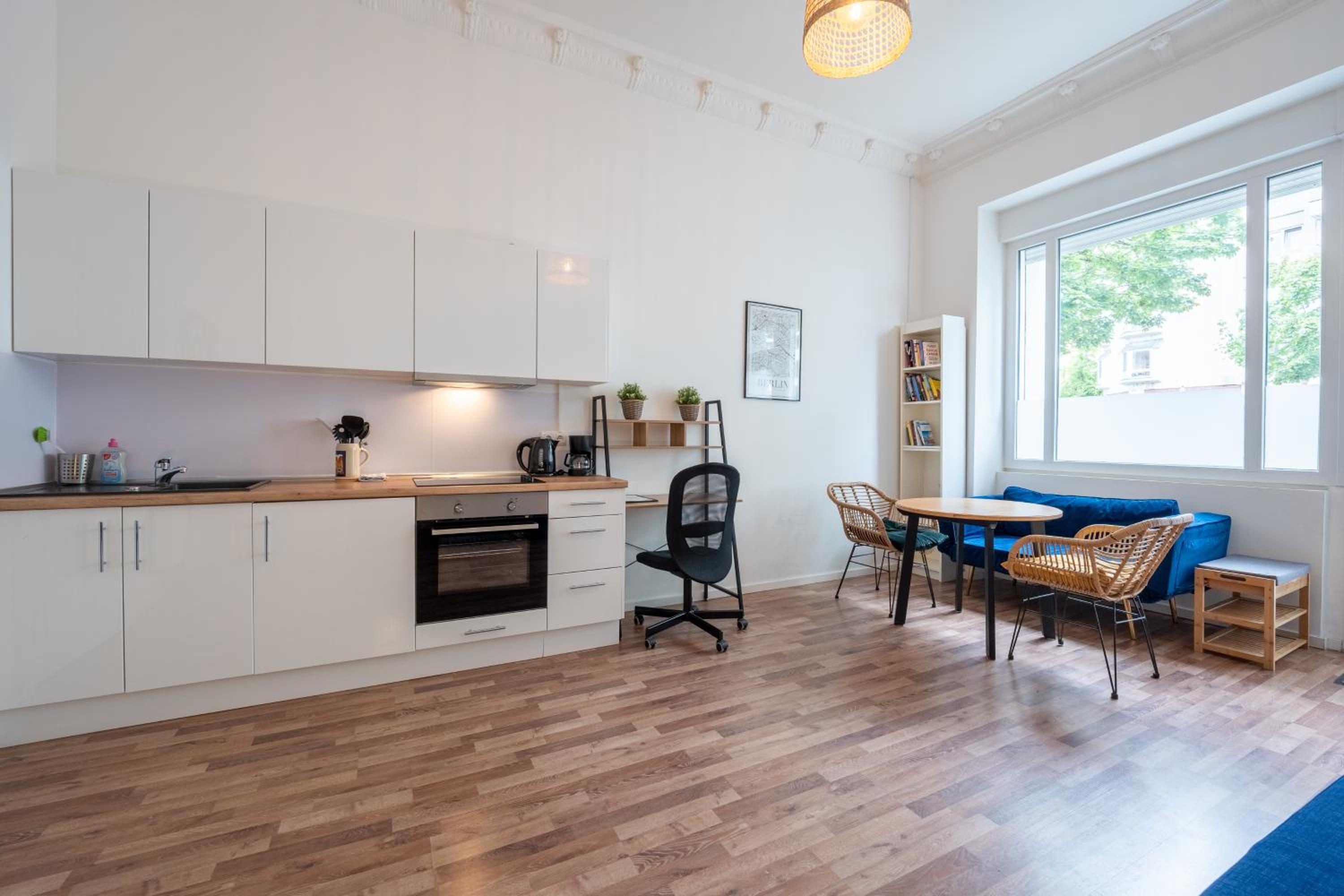 Modern, Central flat with workspace