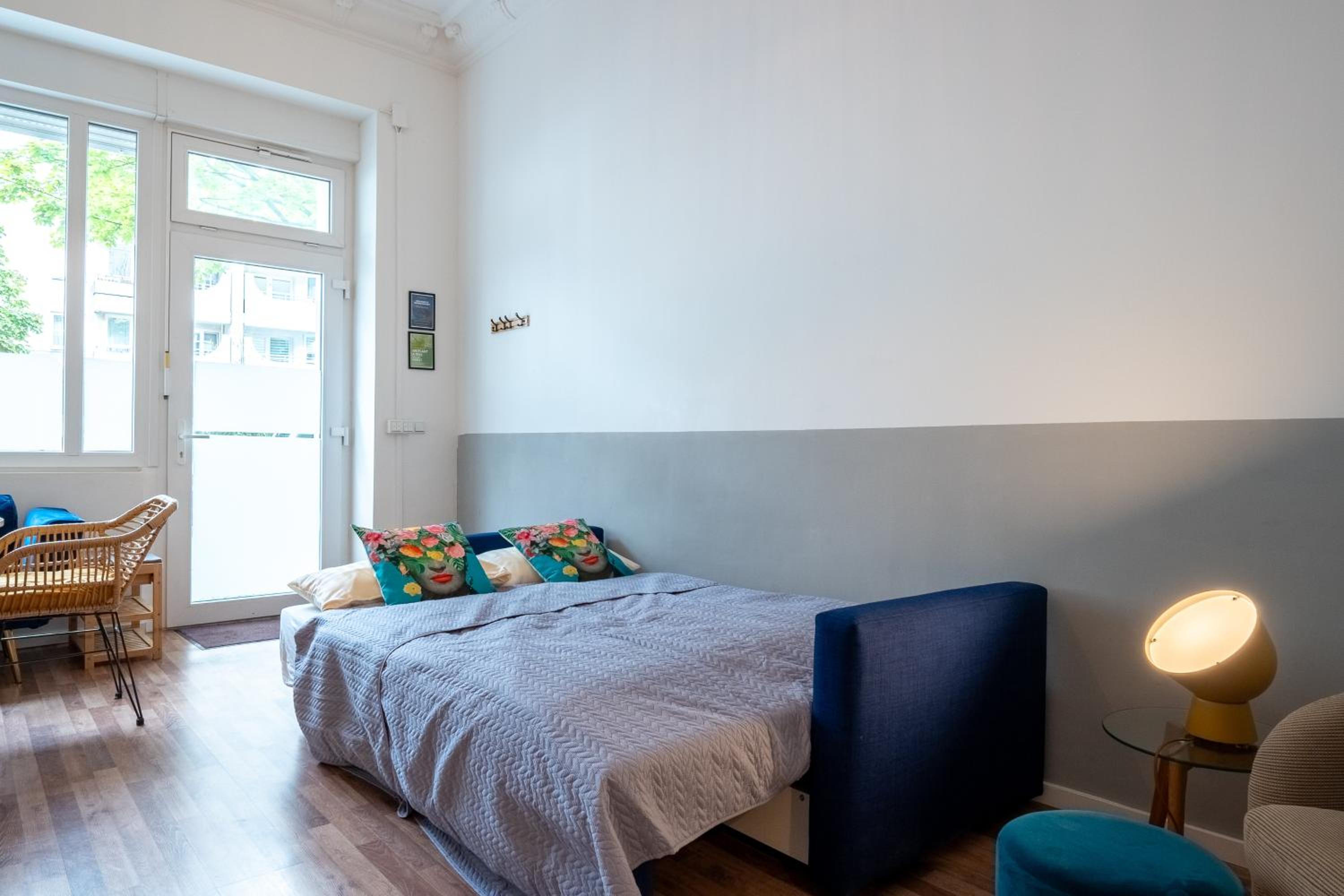 Modern, Central flat with workspace
