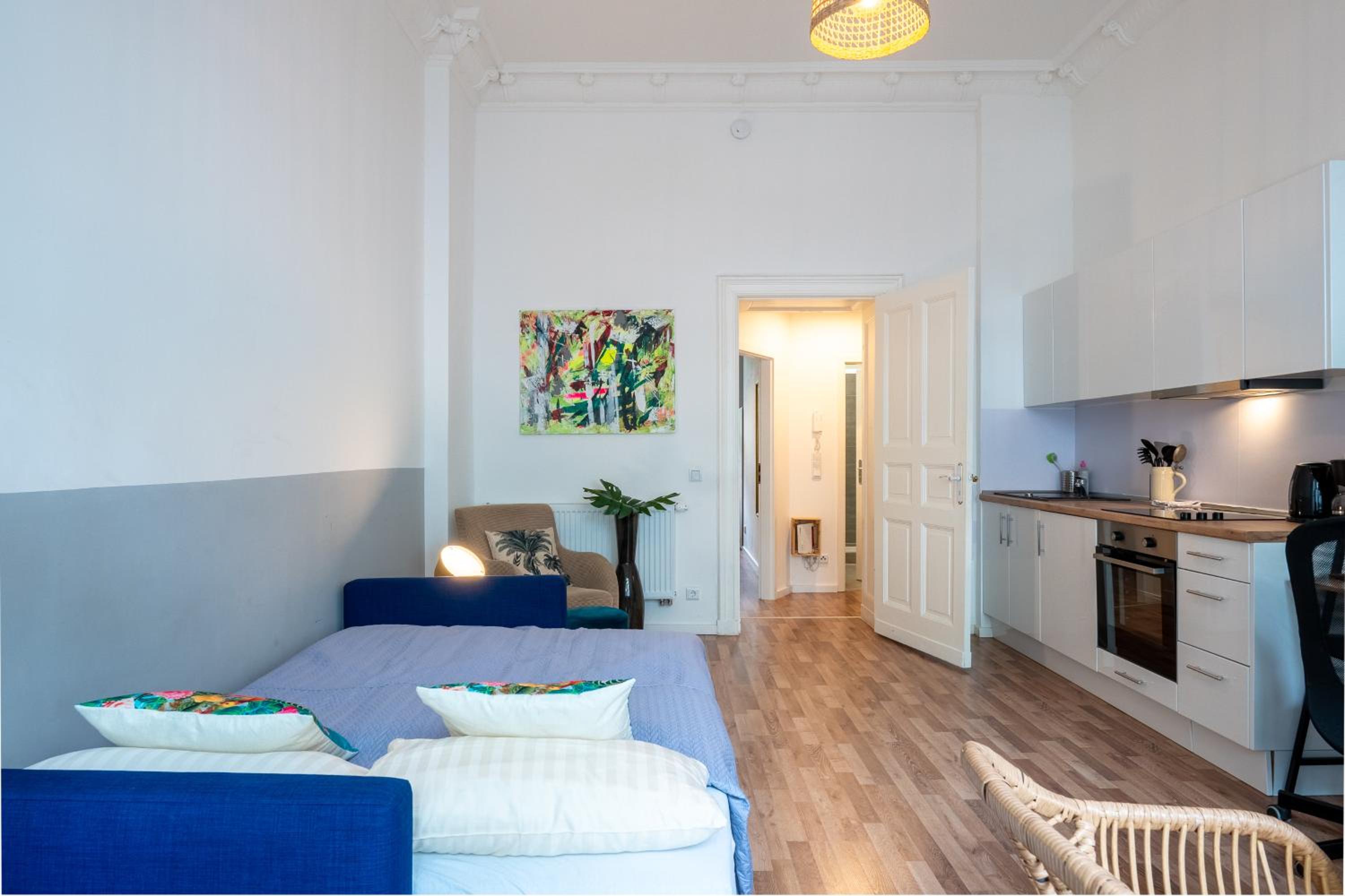 Modern, Central flat with workspace
