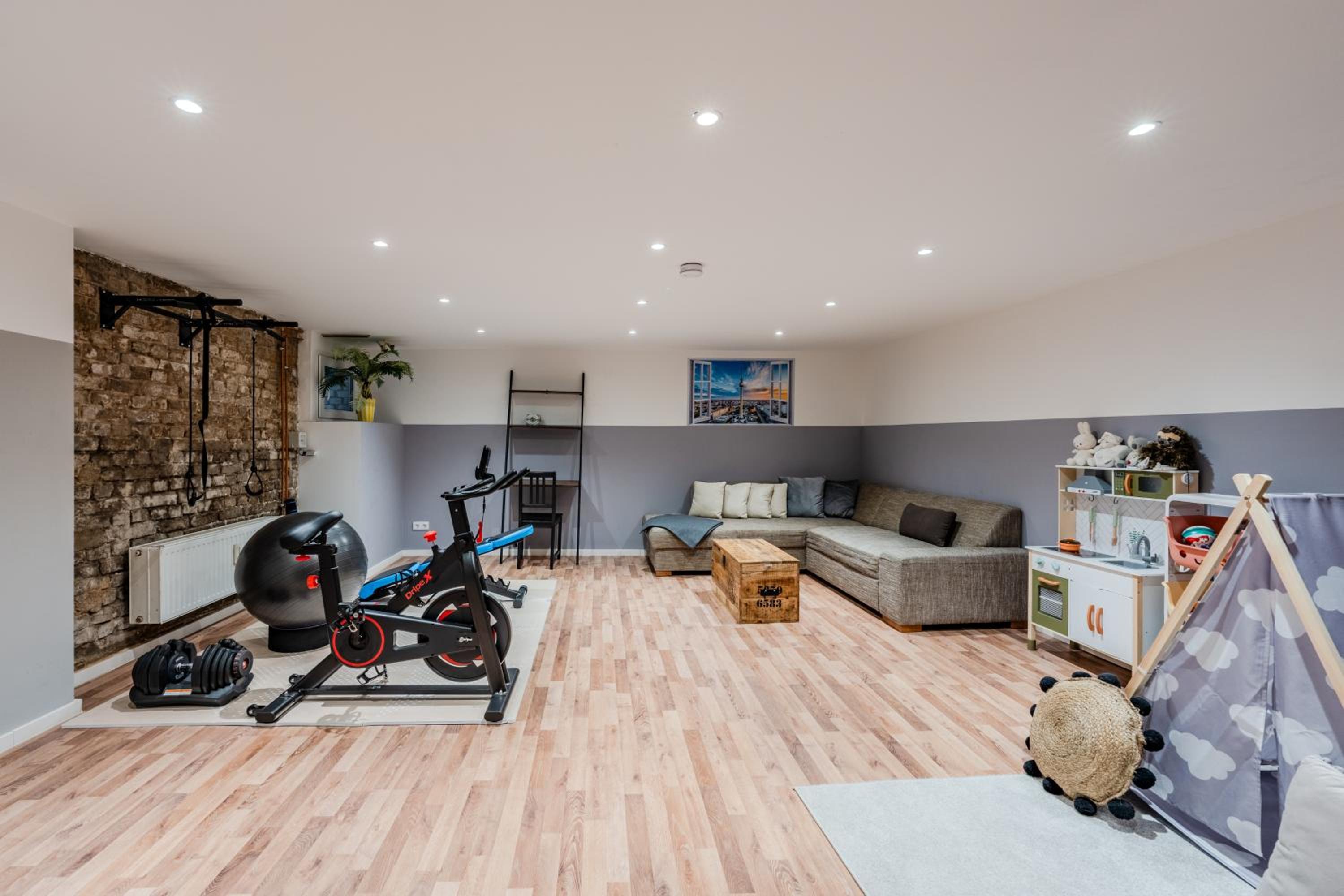 Apartment mit Fitness- und Spielbereich